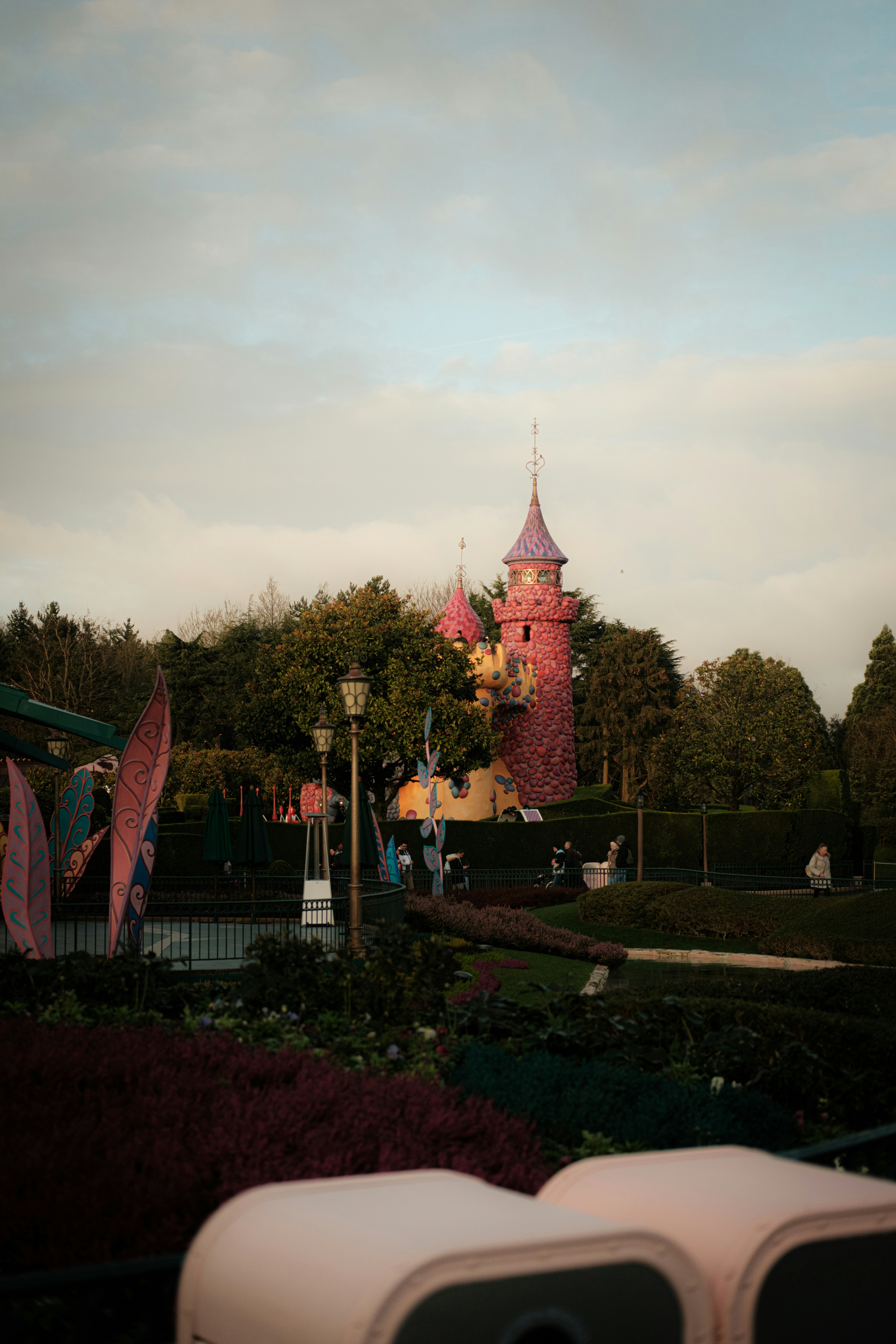 A couple of speakers sitting on top of a lush green field