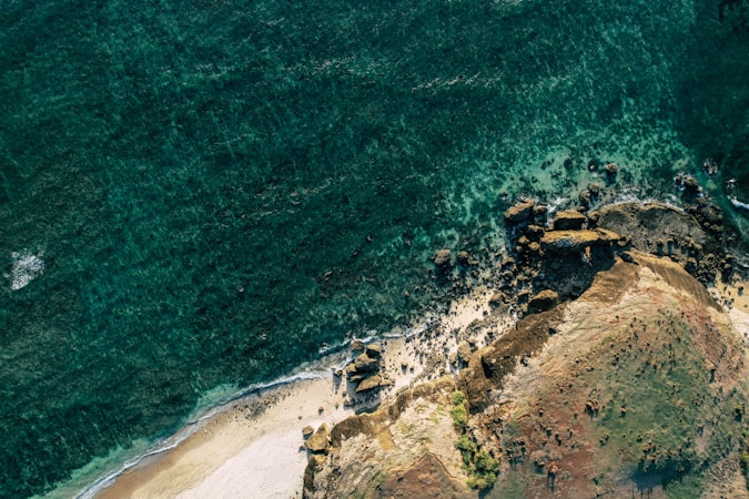 View pantai tersembunyi Gunungkidul dari ketinggian
