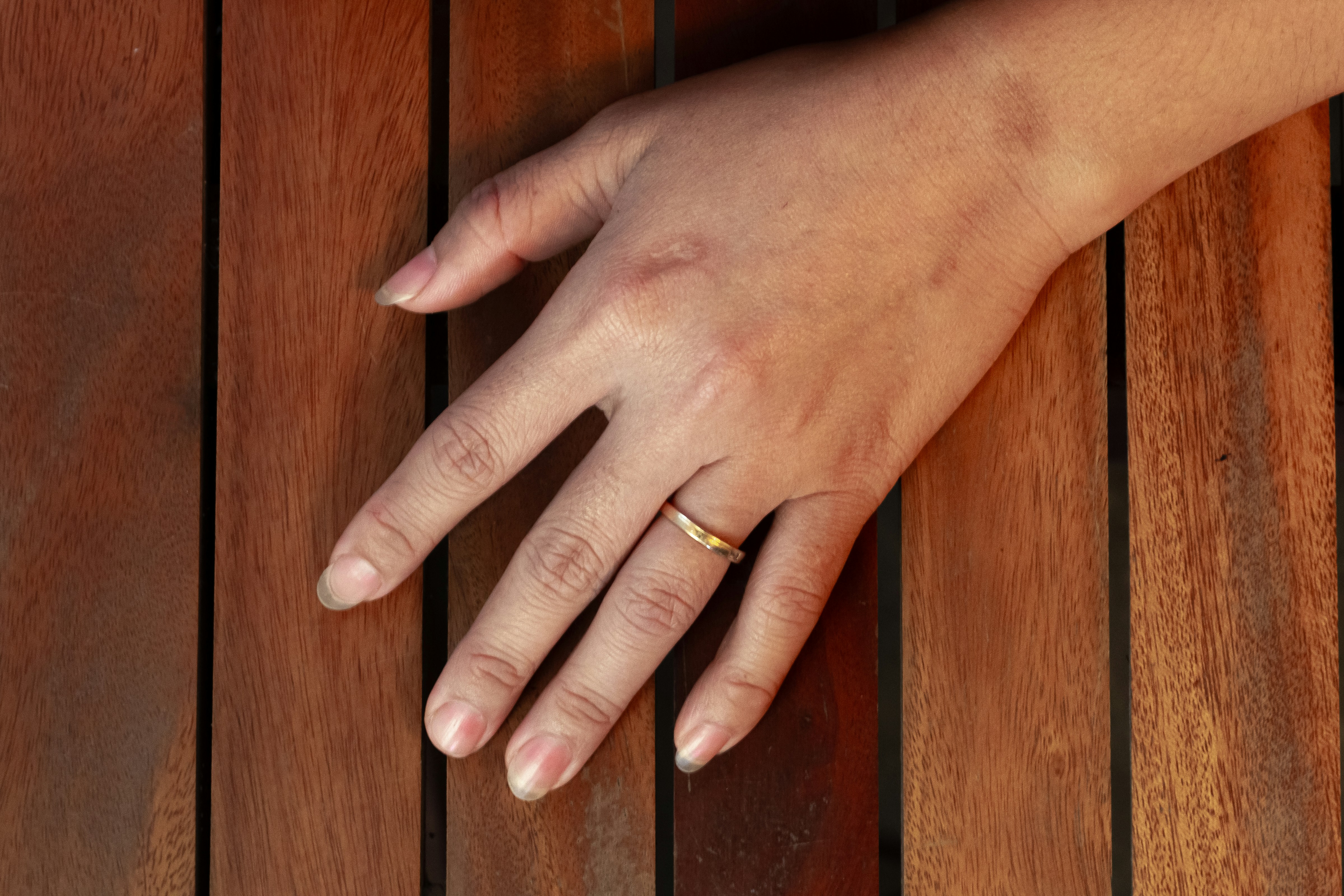 One Piece, Worn With Certainty: The Quiet Power of a Singular Jewelry Choice