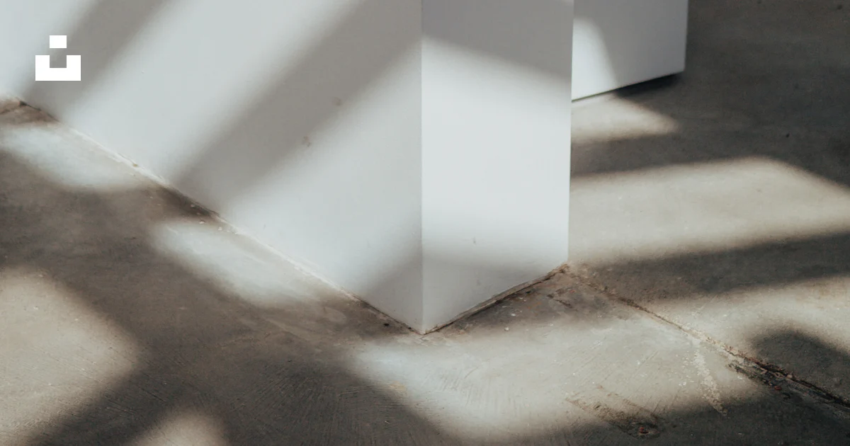 The shadow of a column on the ground photo – Free Shadow Image on Unsplash