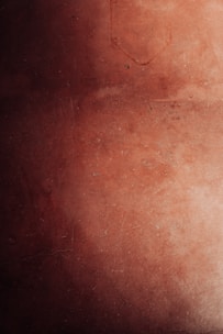 A man holding a tennis racquet on top of a tennis court