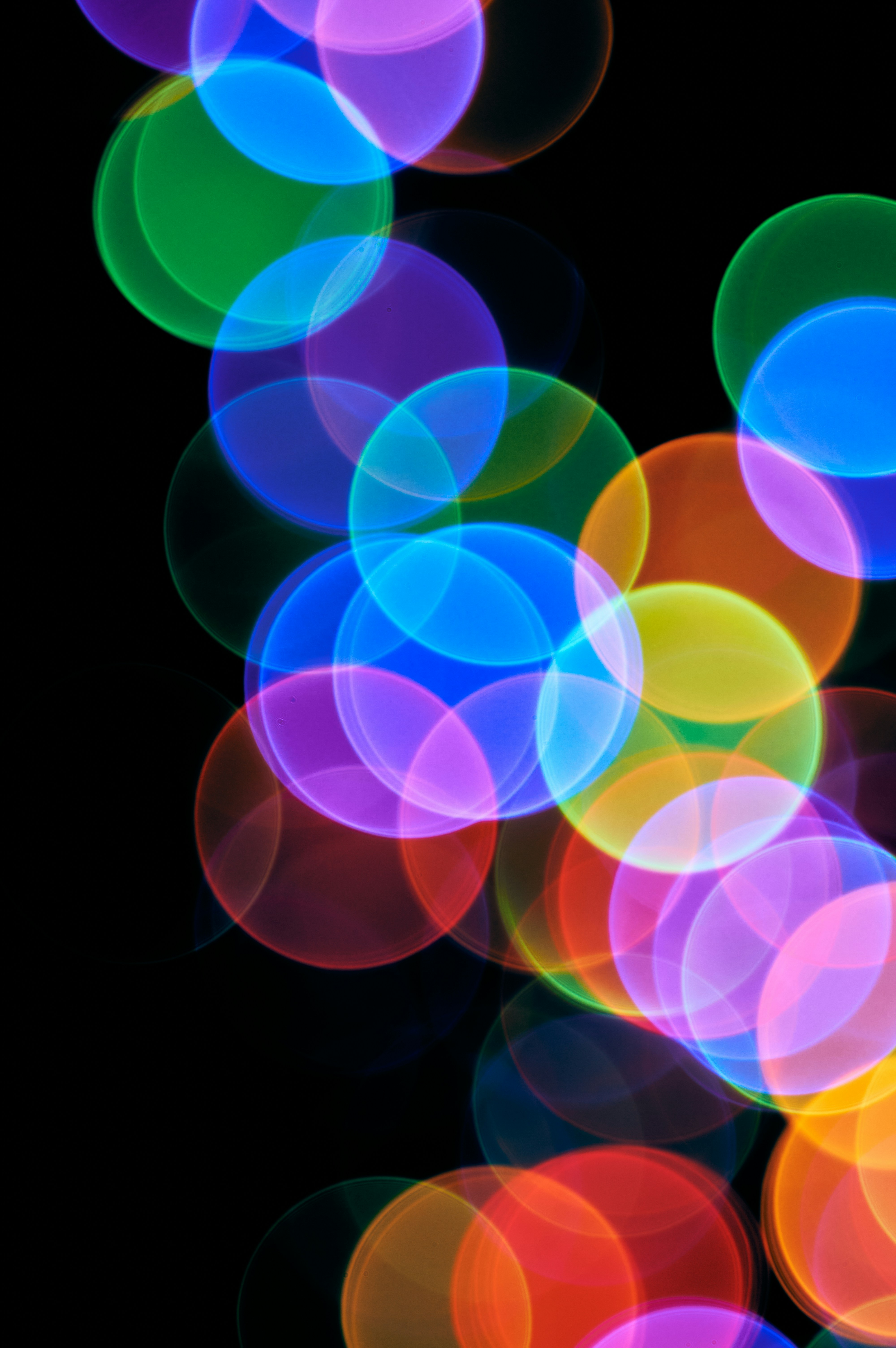 colorful geometric abstract pattern, ilustrasi artikel Elevate Your Screens: Stunning Abstract 4K UHD Wallpapers for Desktop & Mobile 8