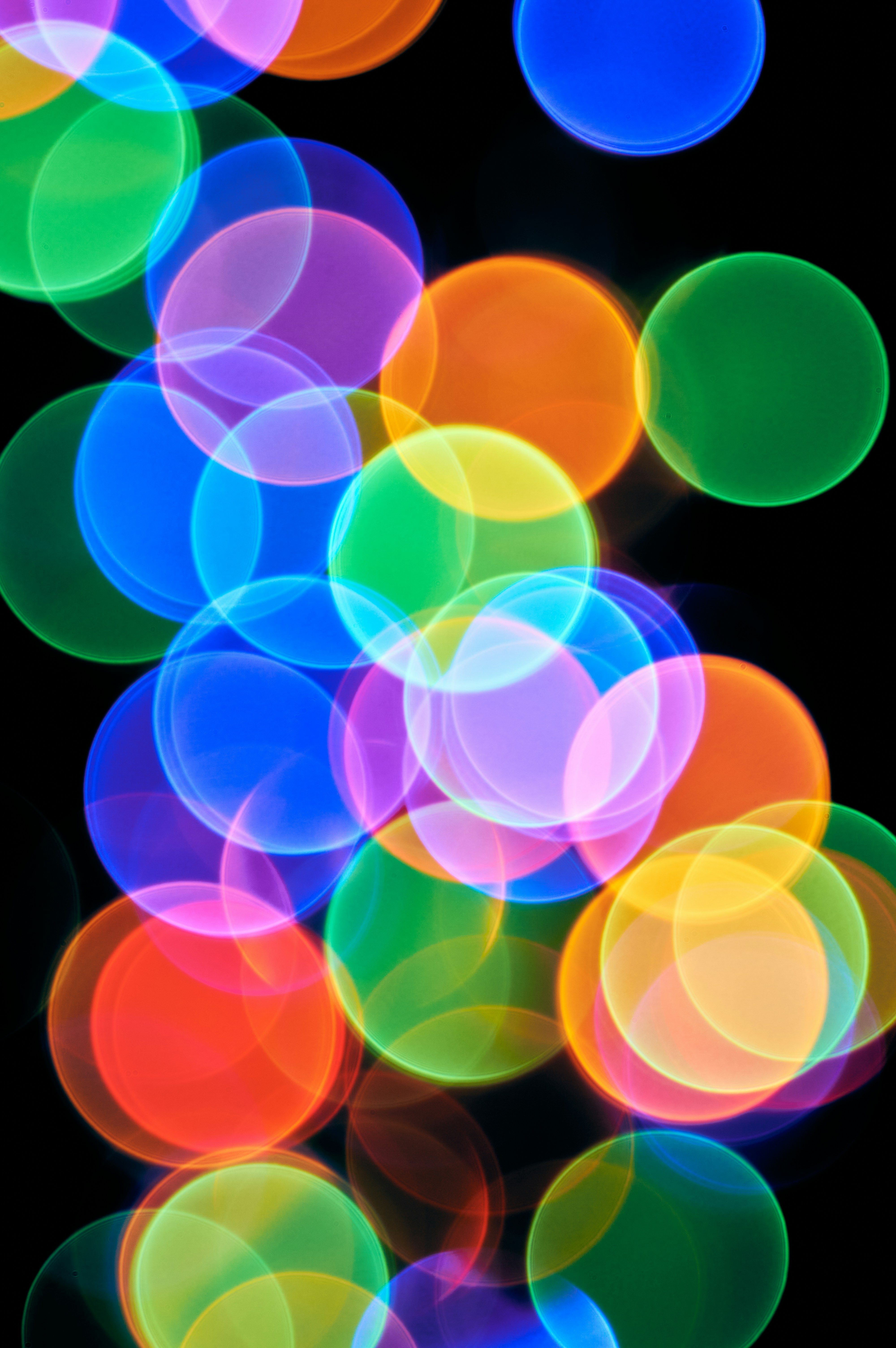 colorful geometric abstract pattern, ilustrasi artikel Elevate Your Screens: Stunning Abstract 4K UHD Wallpapers for Desktop & Mobile 5