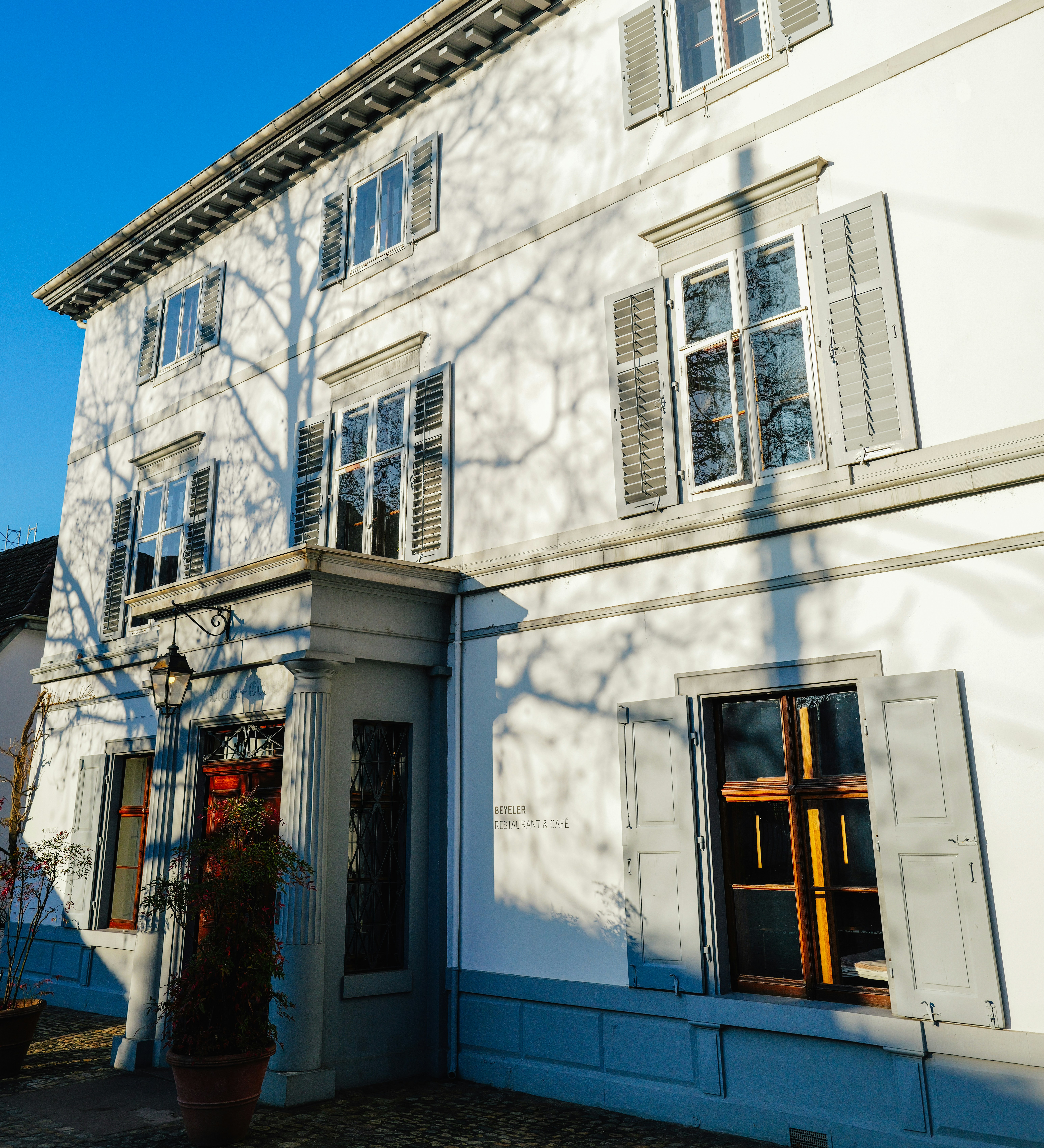 Photo by adrienolichon