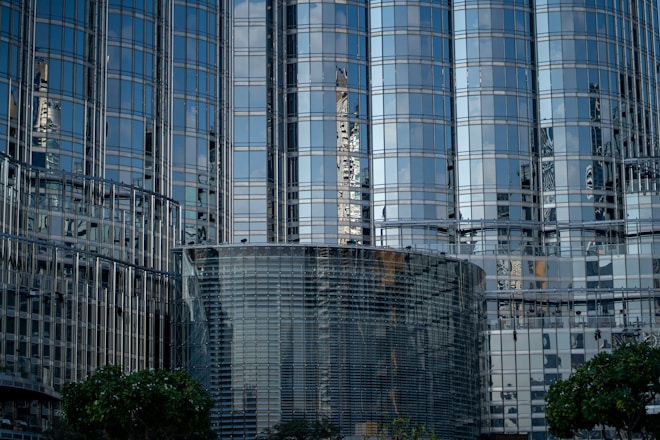 A very tall building with a lot of windows