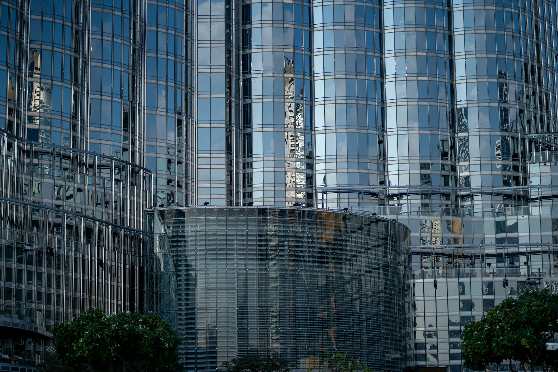 A very tall building with a lot of windows