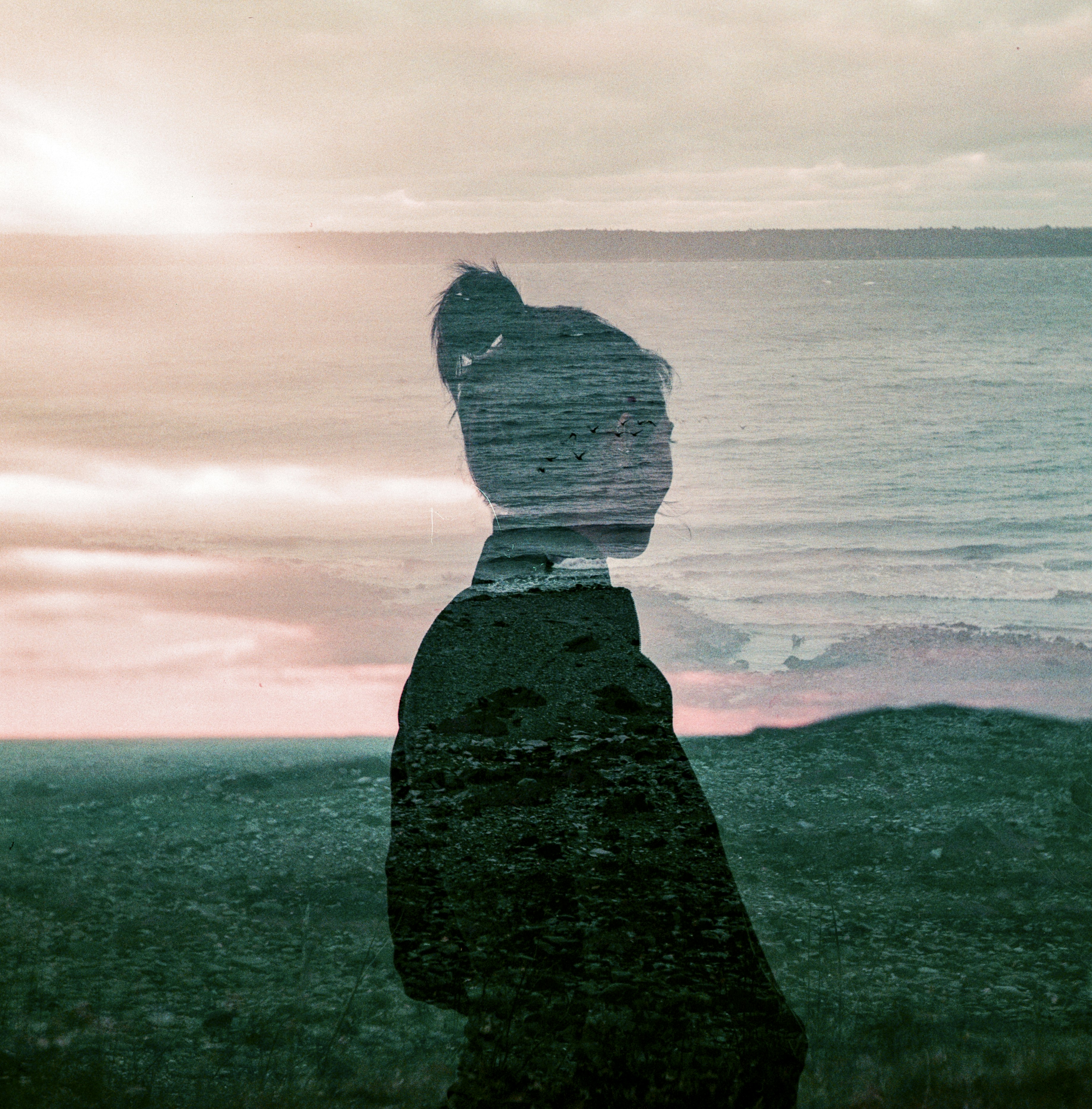 親愛的陌生人 崎 - 關於放下，這件事的反面就是放不下。

我們對於放不下的人事物是什麼樣的感覺？自己本身的工作性質和內容屬於比較彈性，時間比較能自己掌控，相對的論件計酬的薪資也習以為常，我也比較常能有所謂