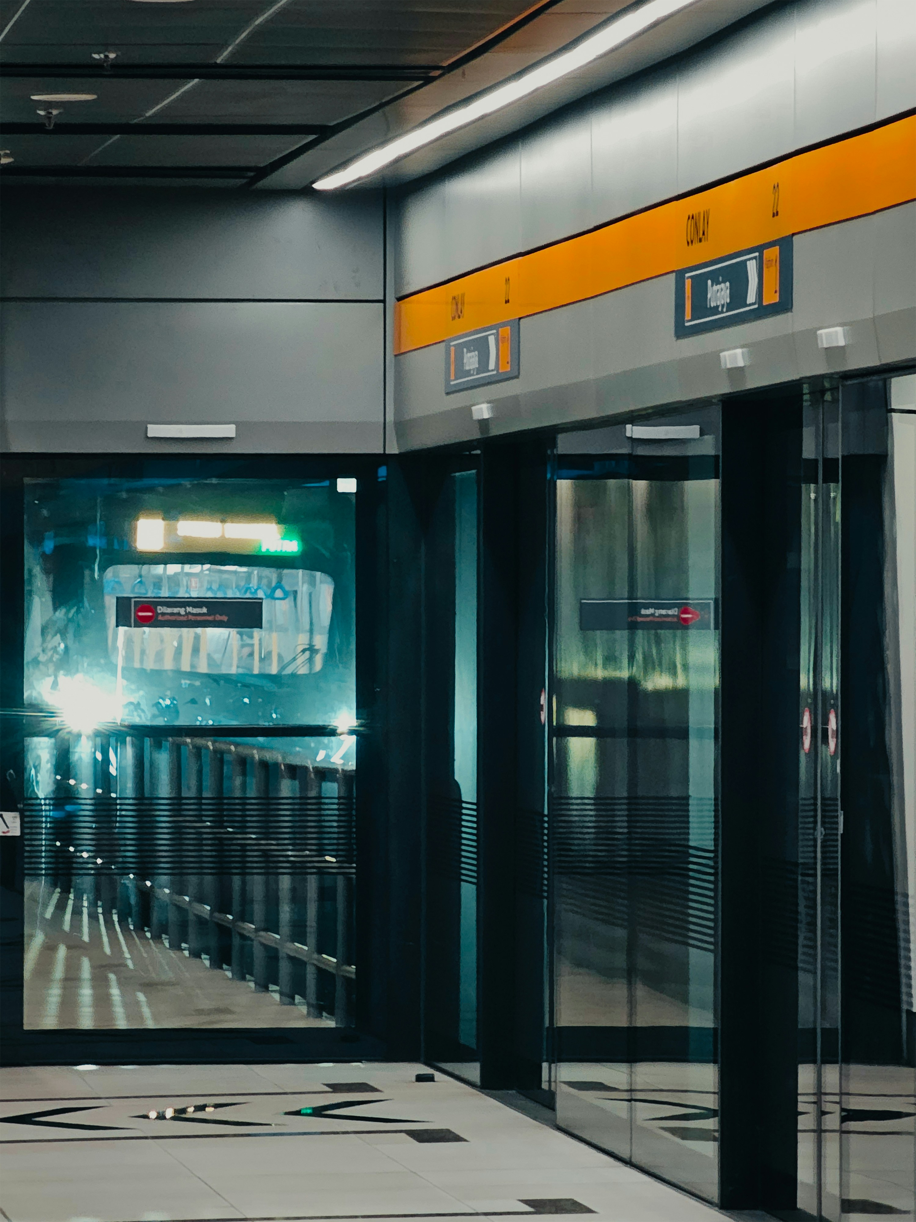 An empty subway station with doors open
