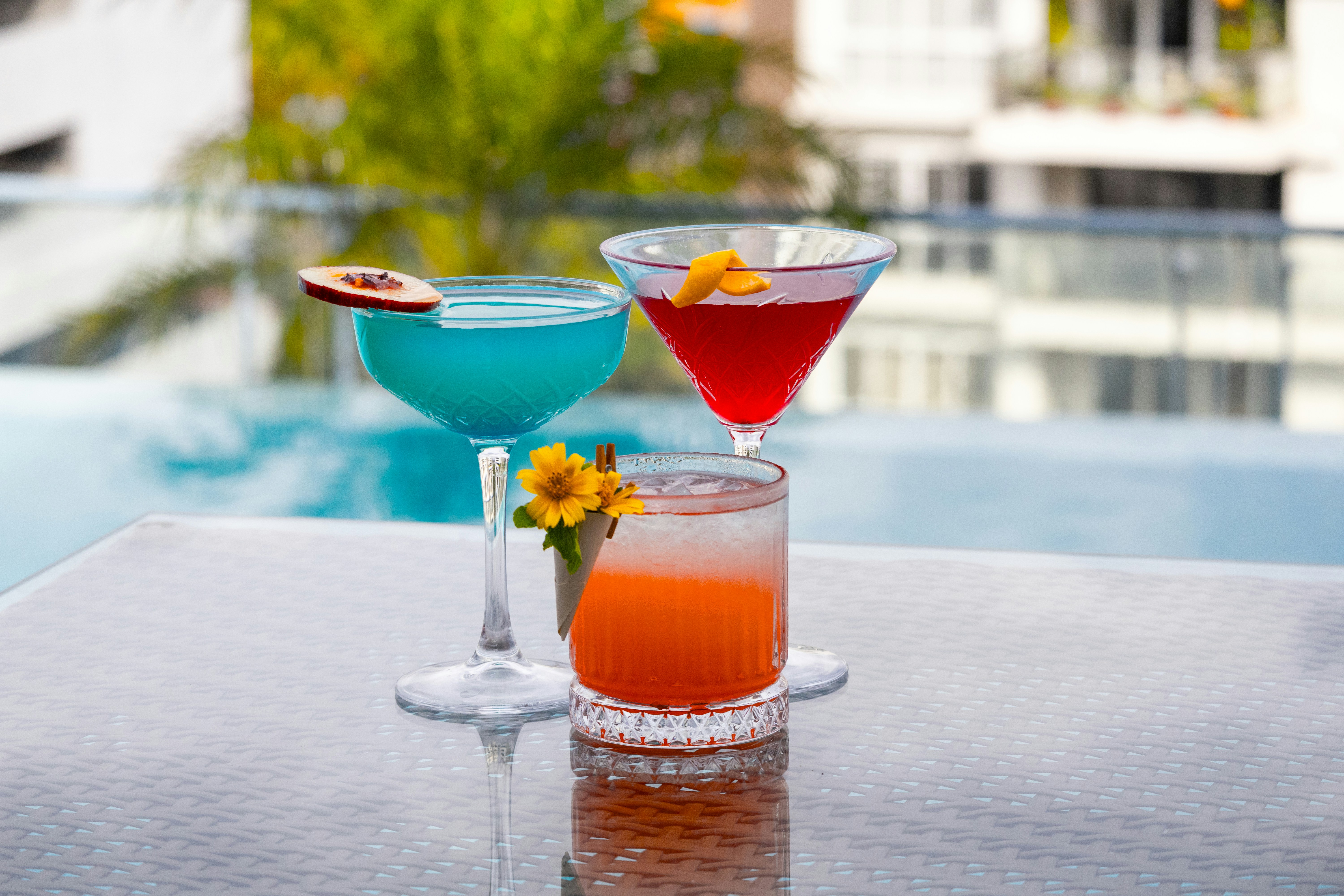 A couple of drinks sitting on top of a table