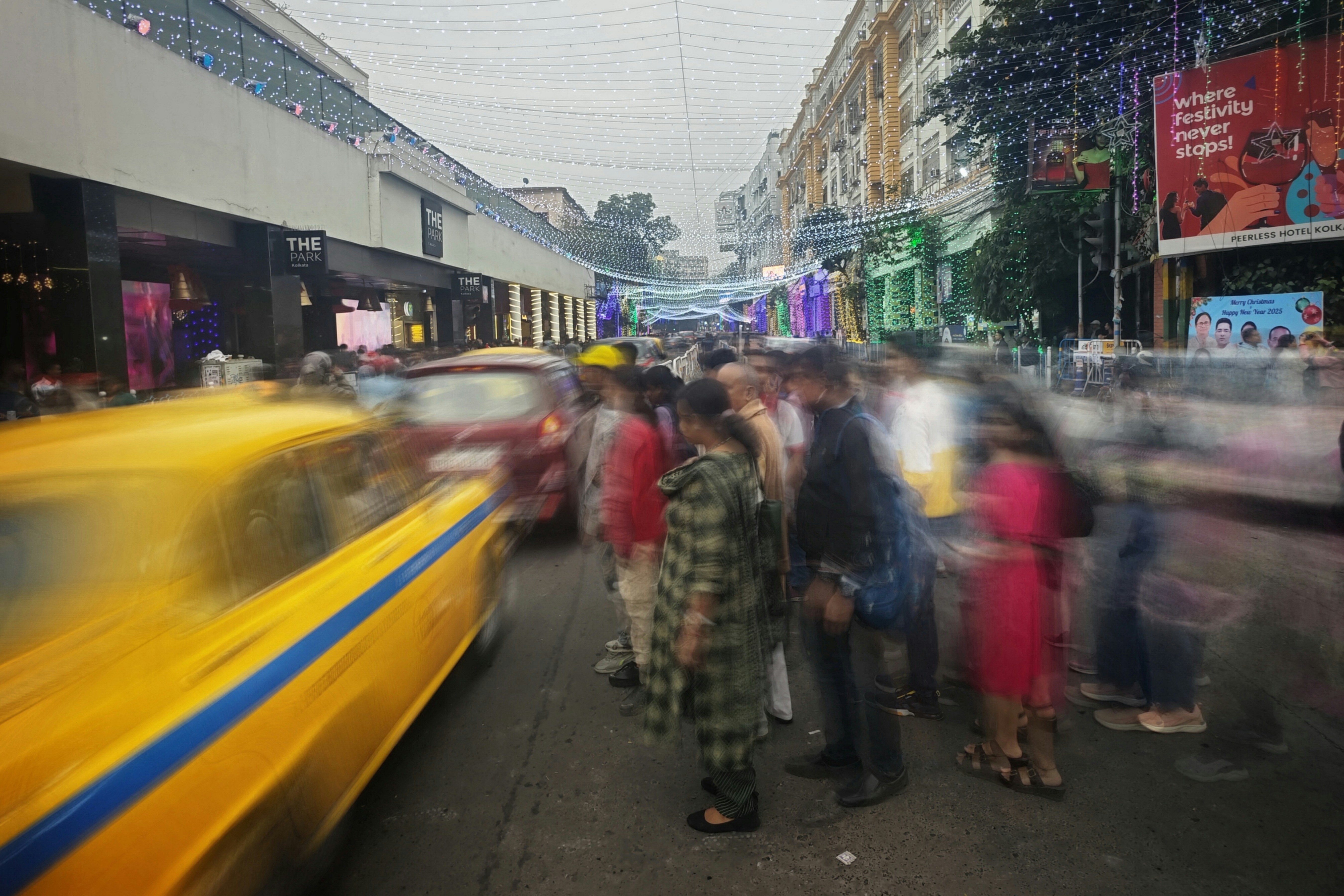 A blurry photo of a busy city street