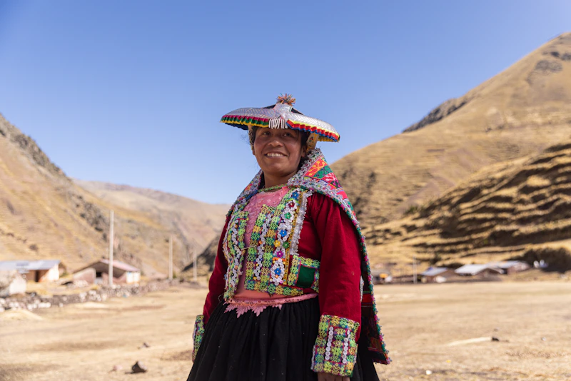mujer hermosa en atuendo mexicano