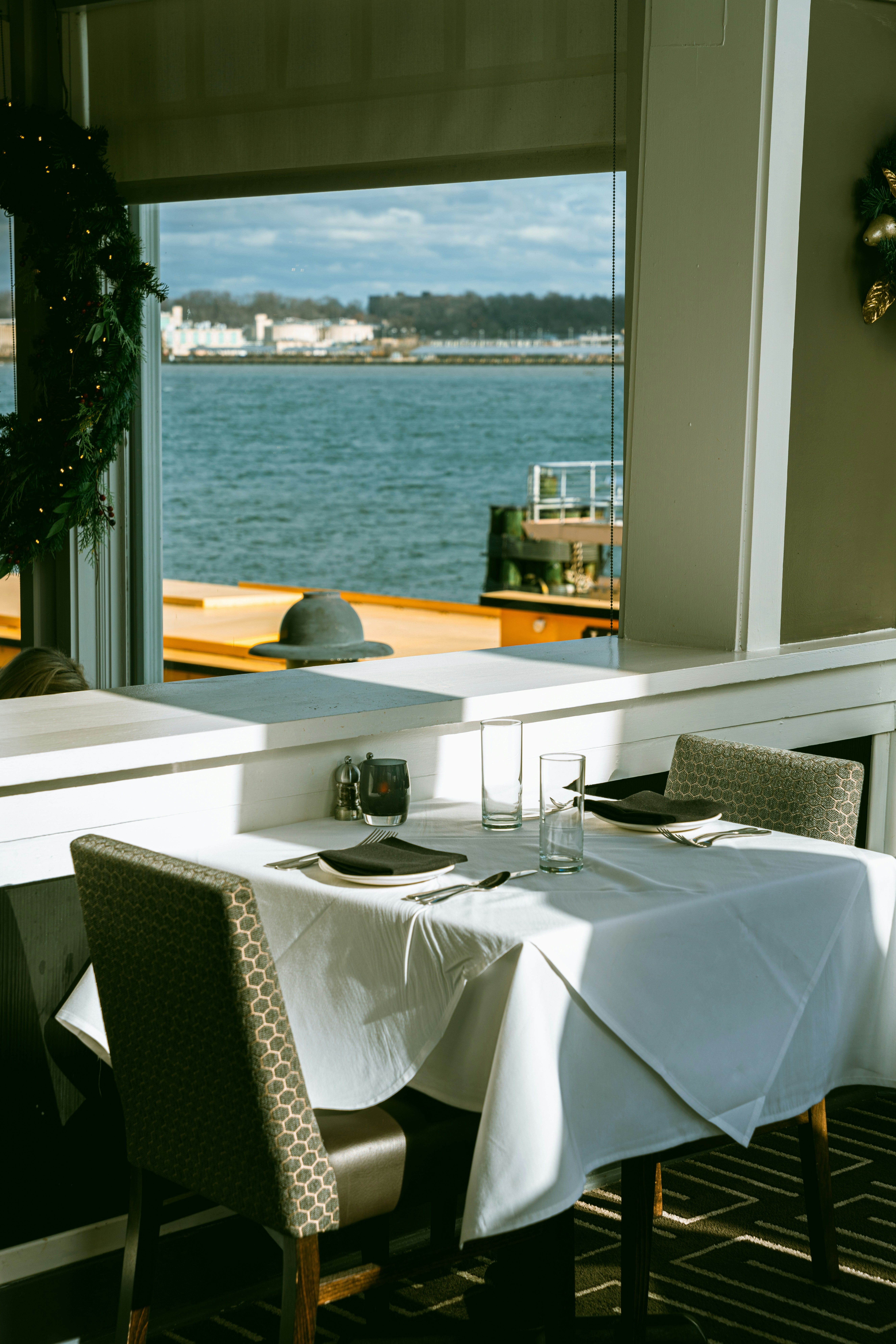 A restaurant with a view of the water