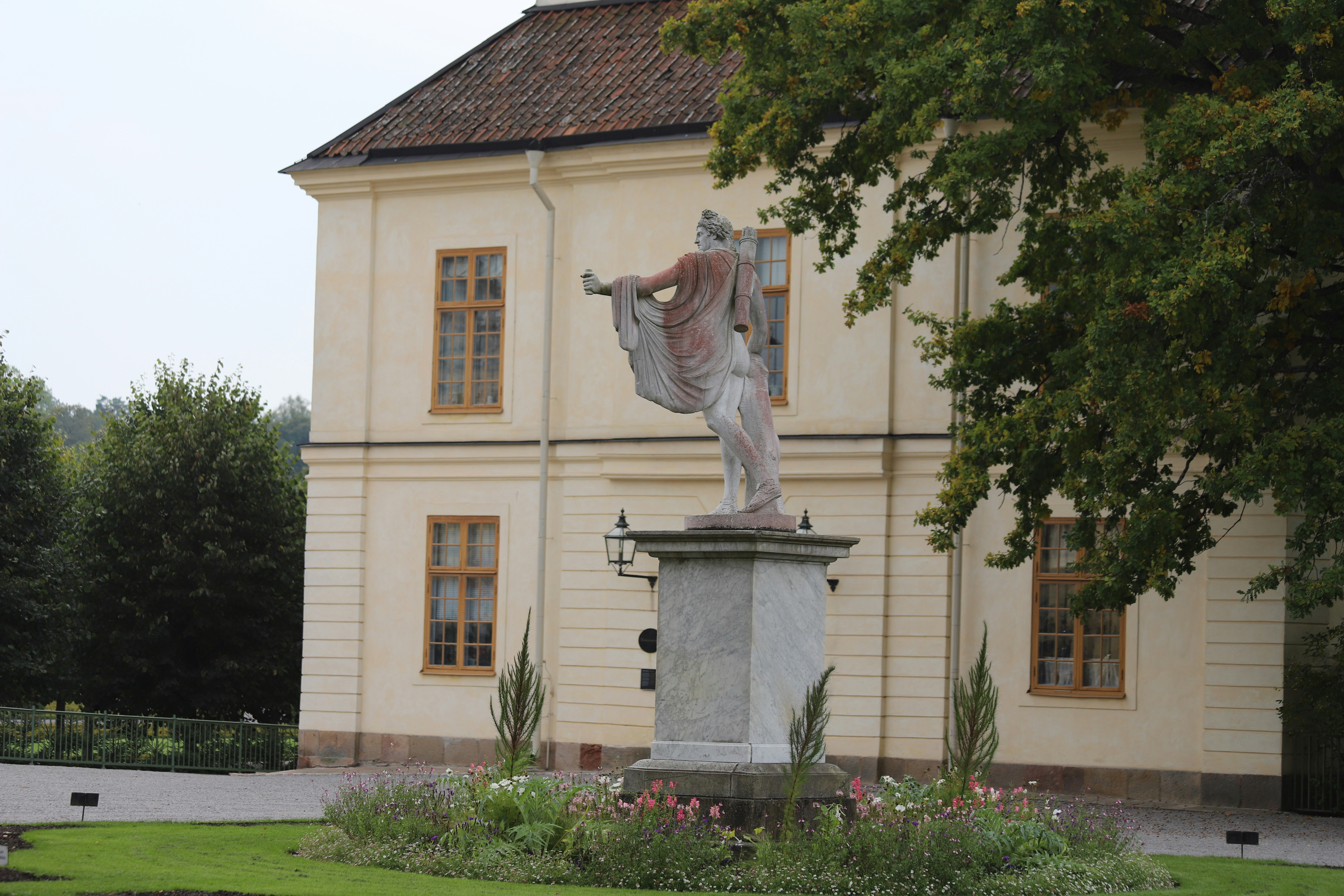 A statue of a woman in front of a building