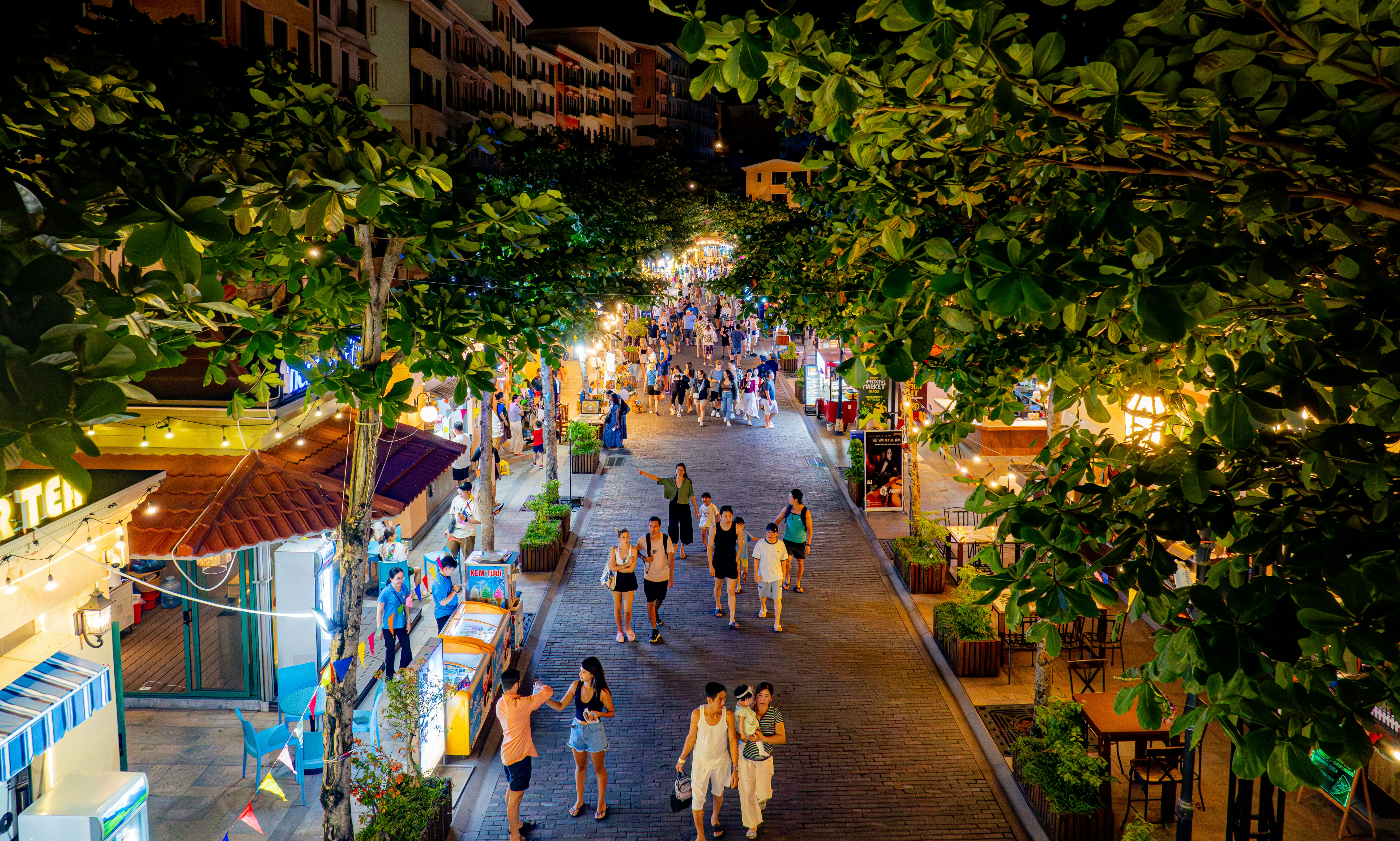 Eating After Dark: The Real Phu Quoc You'll Find at the Night Market