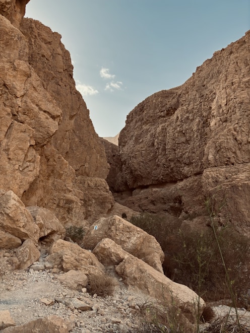 wadi shab rock mountains