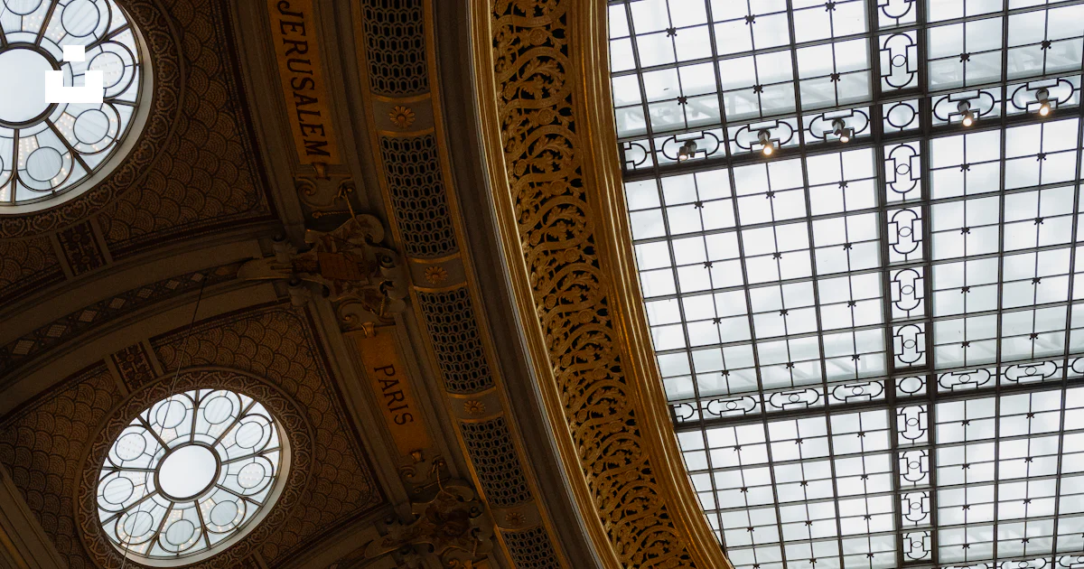 The ceiling of a large library with many windows photo – Free Library ...