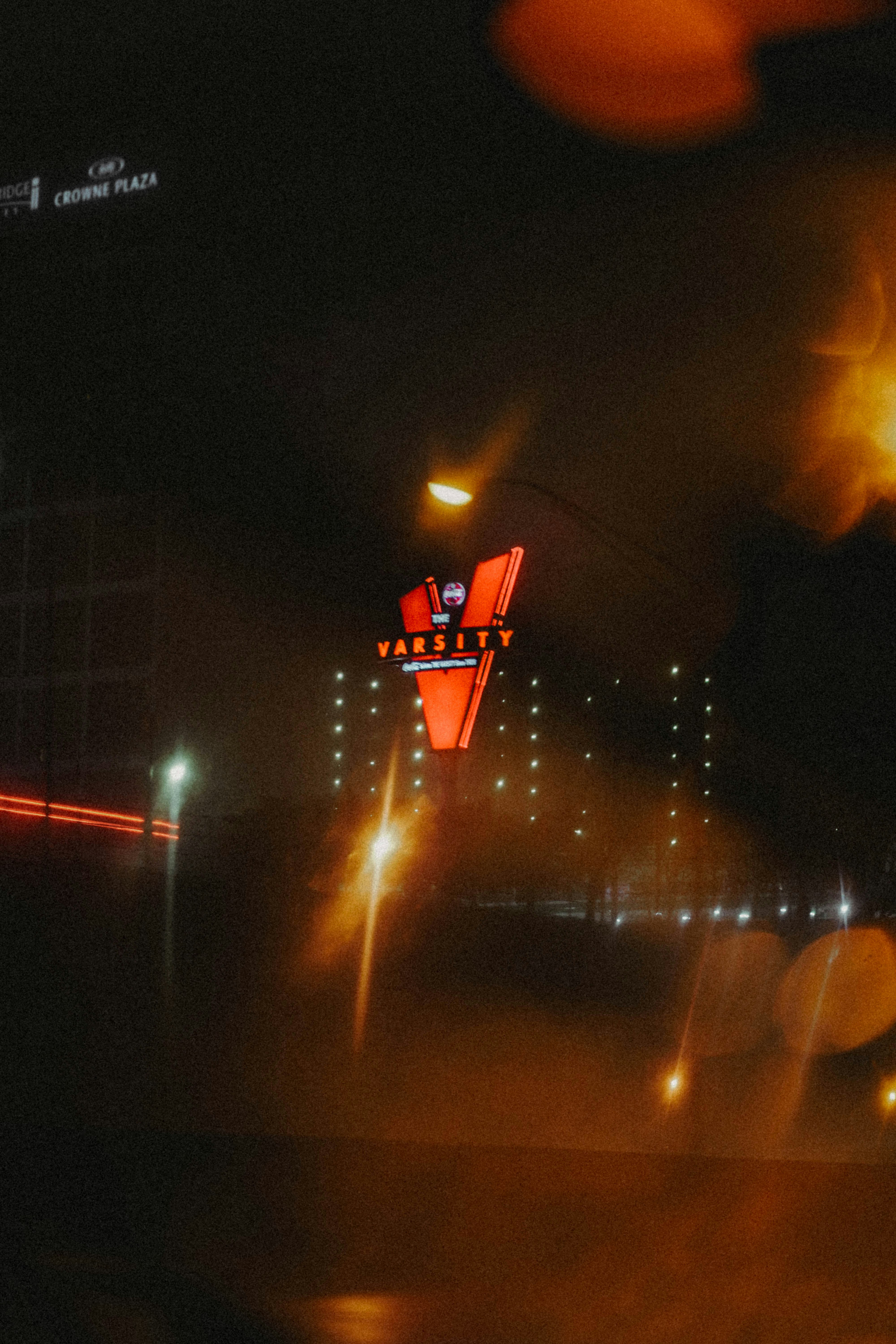 A blurry picture of a city street at night