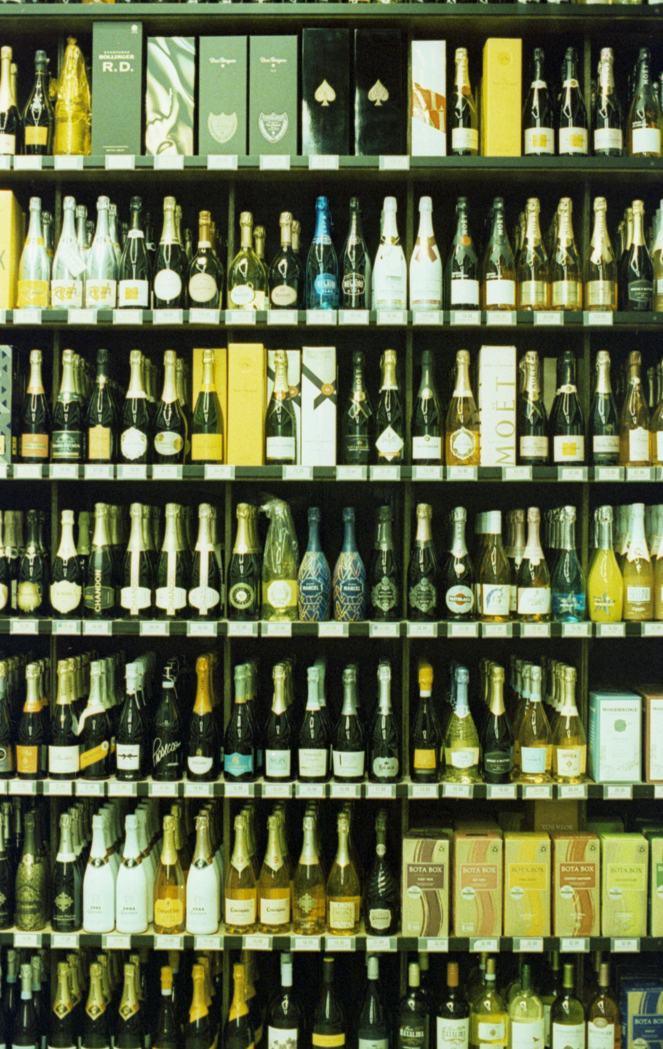 Creating a Successful Luxury Brand Website with Luxefate.com