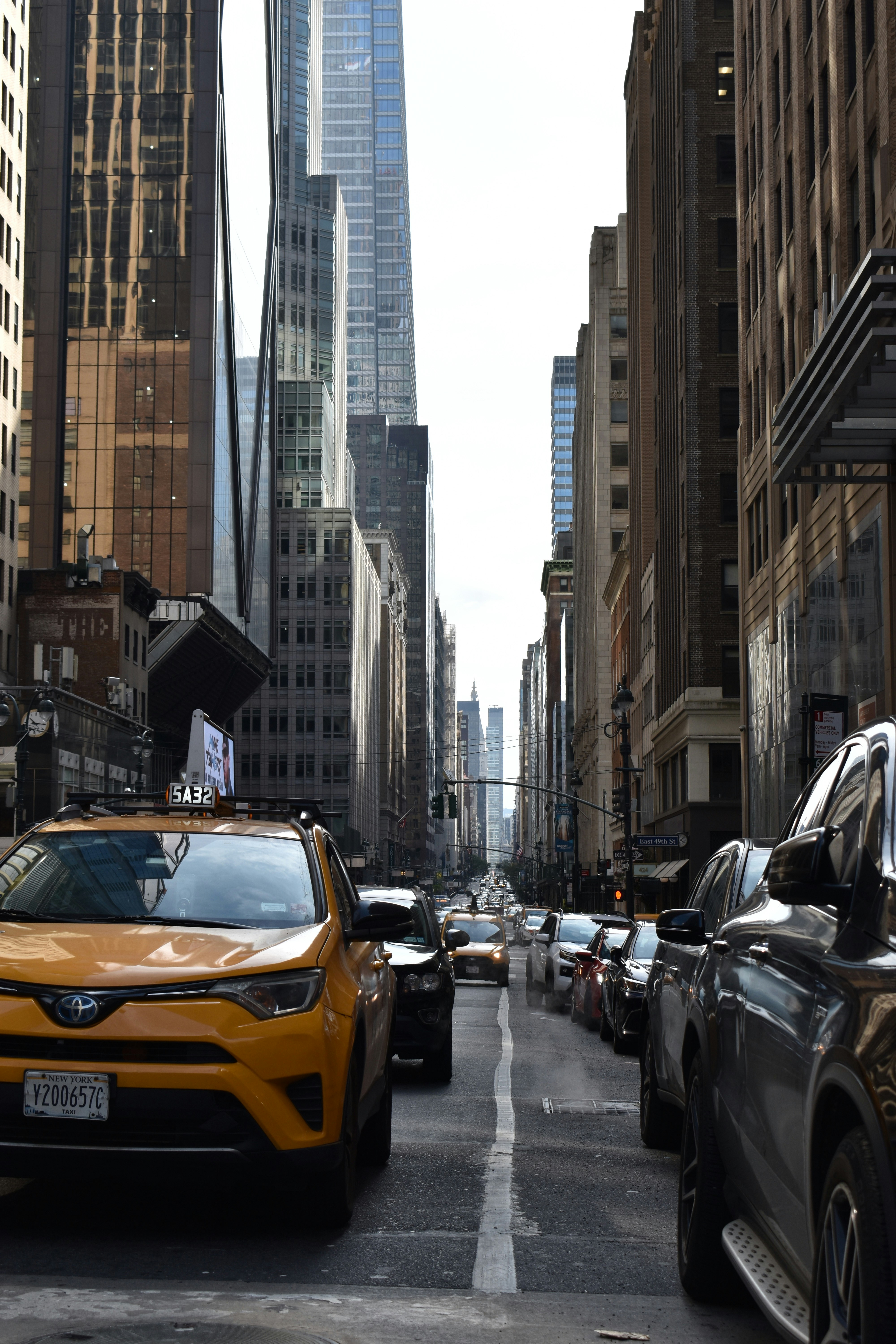 A city street filled with lots of traffic and tall buildings