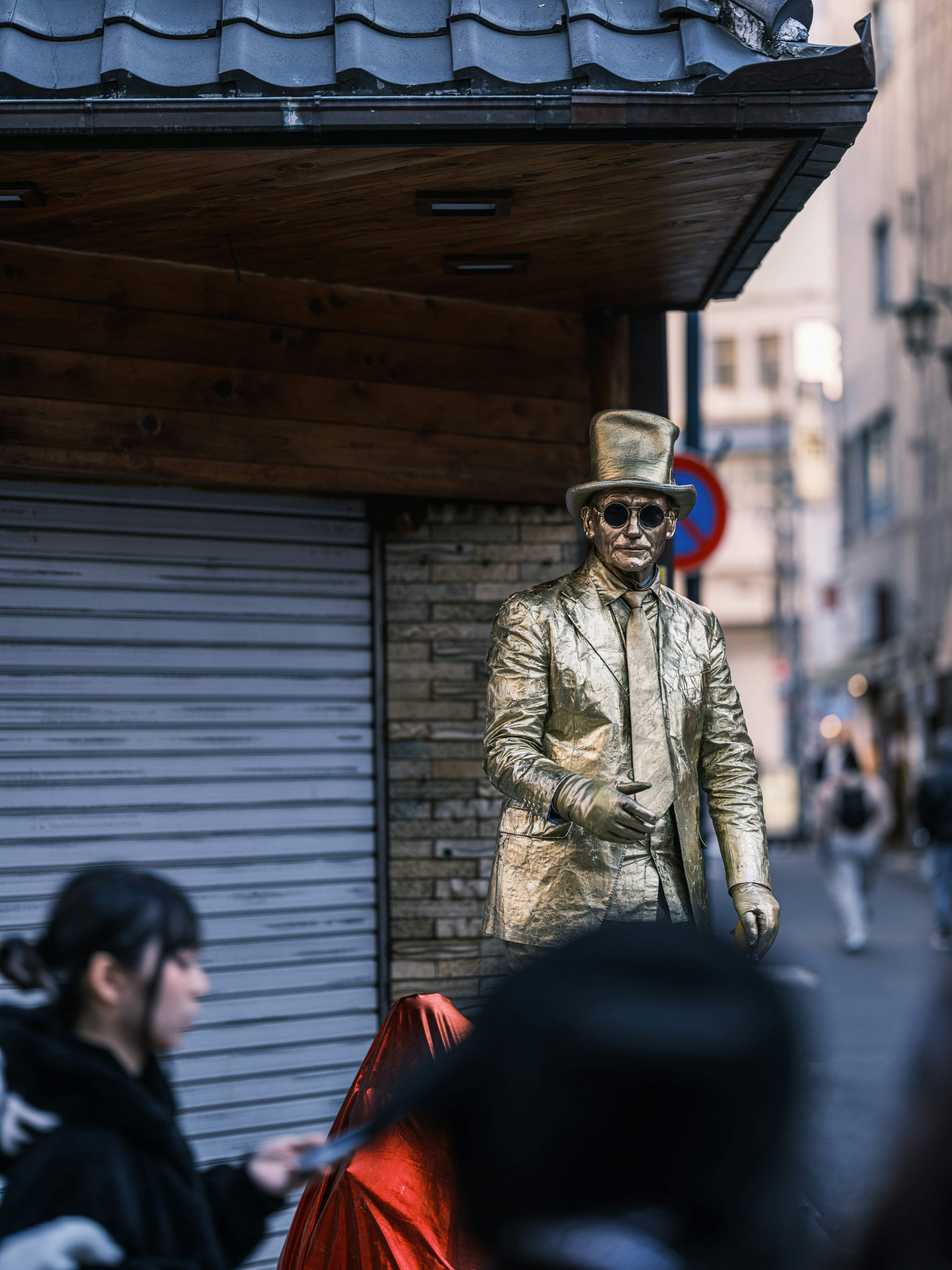 A statue of a man in a top hat and sunglasses