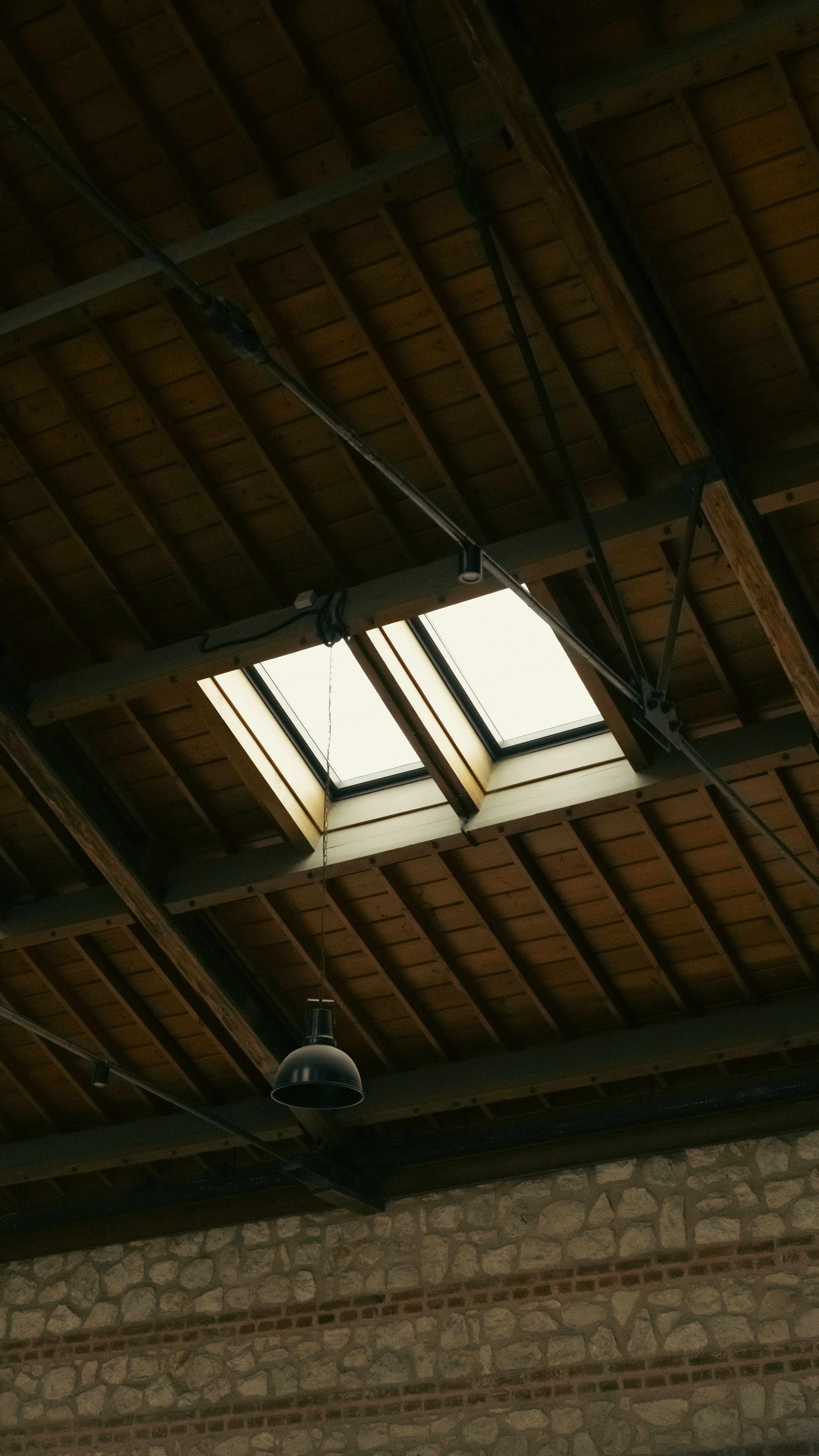 A light that is hanging from a ceiling