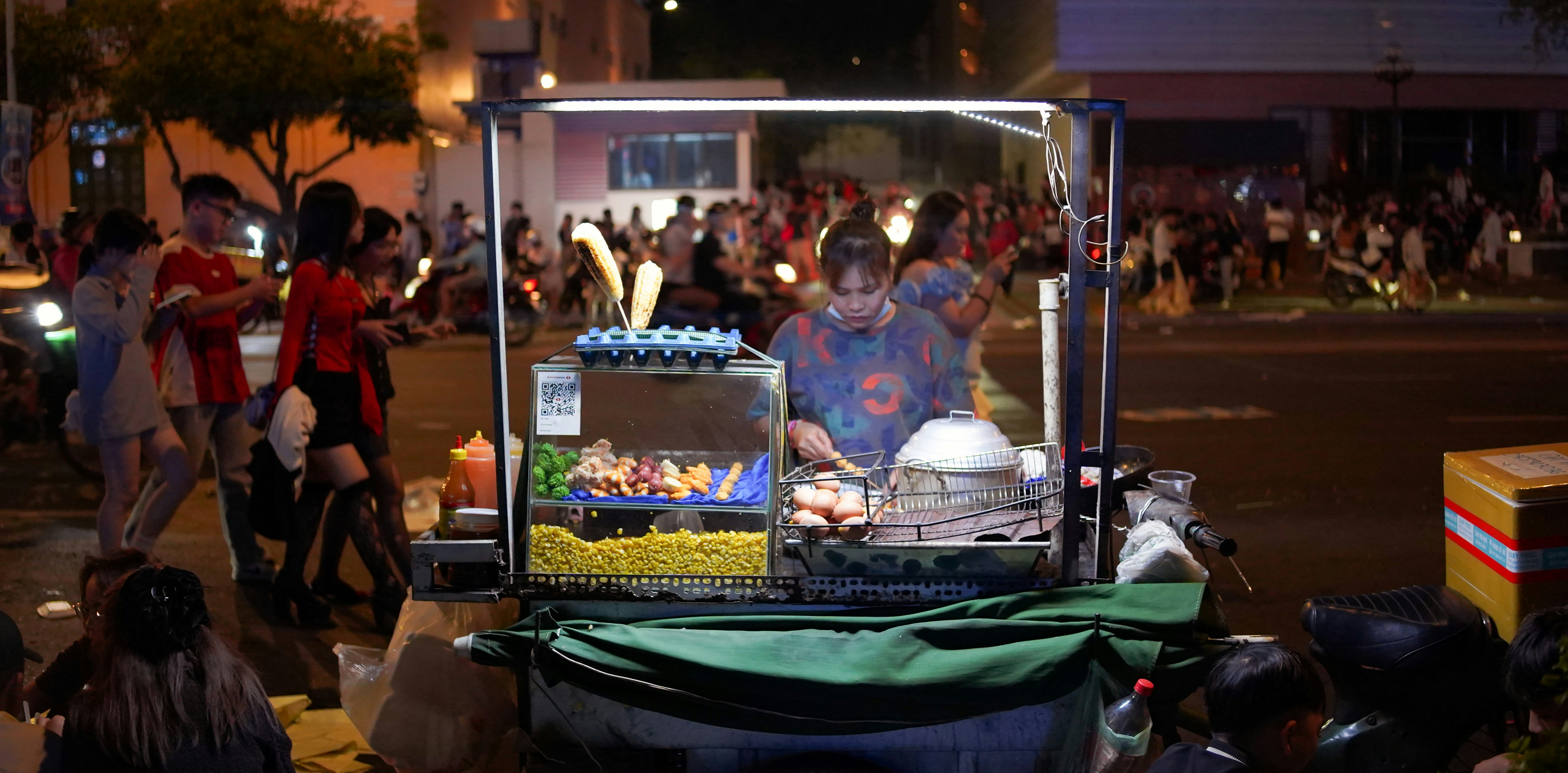 Street Vendor, Ho Chi Minh City, Vietnam, Bắp xào, Hột Gà Nướng