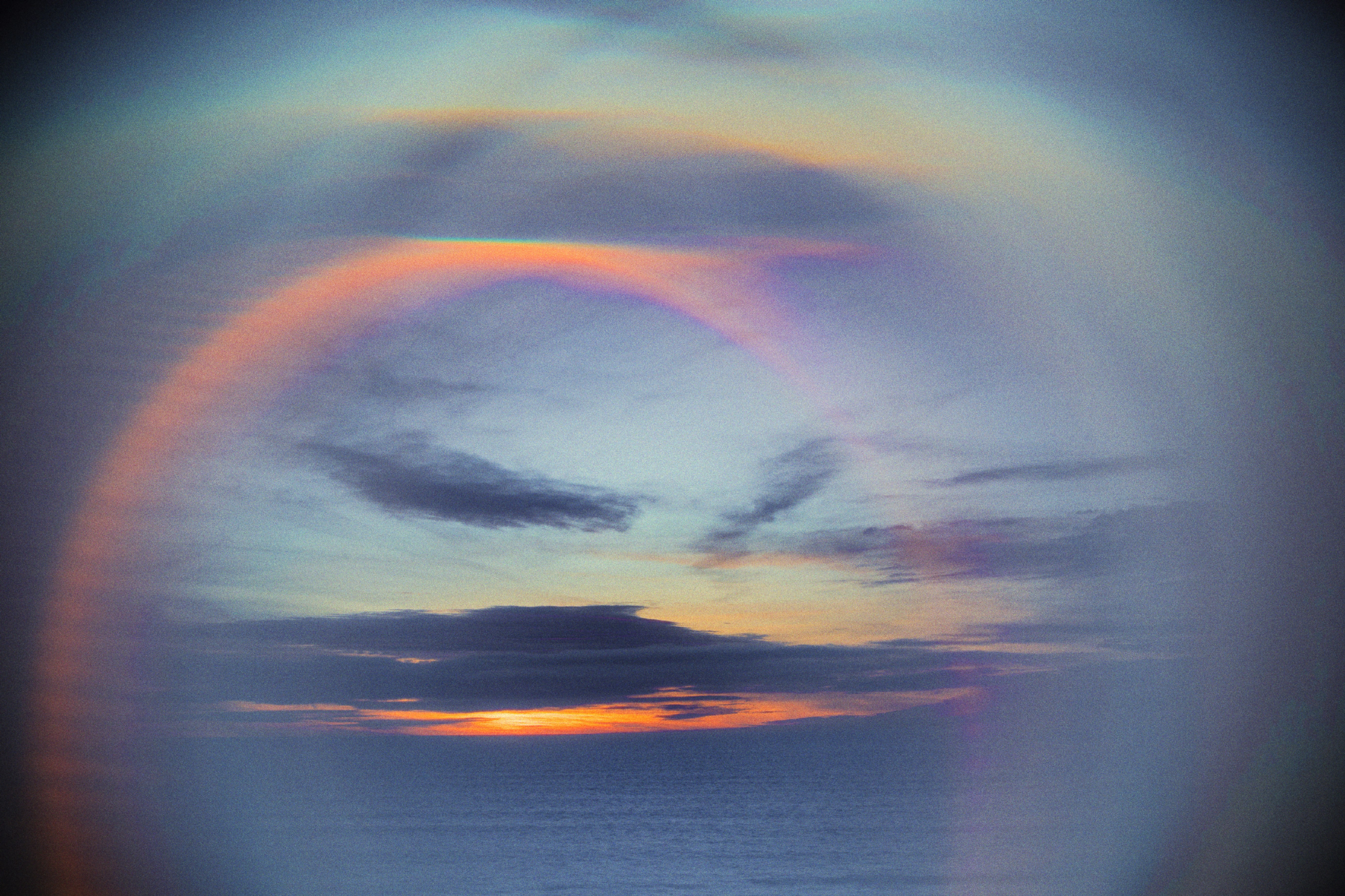 Una imagen de un arco iris