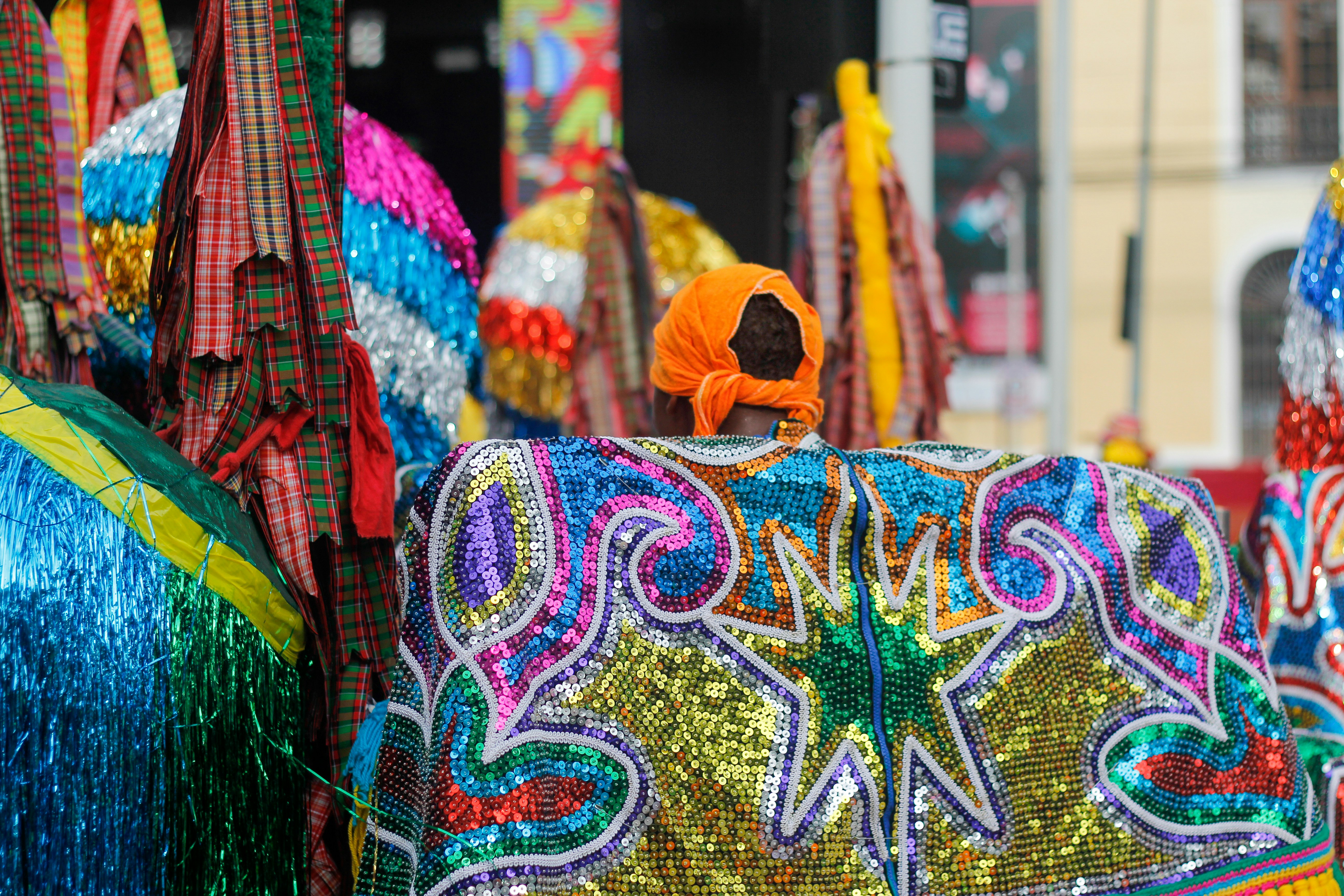 Caboclo de Lança se apresentando no Carnaval do Recife.