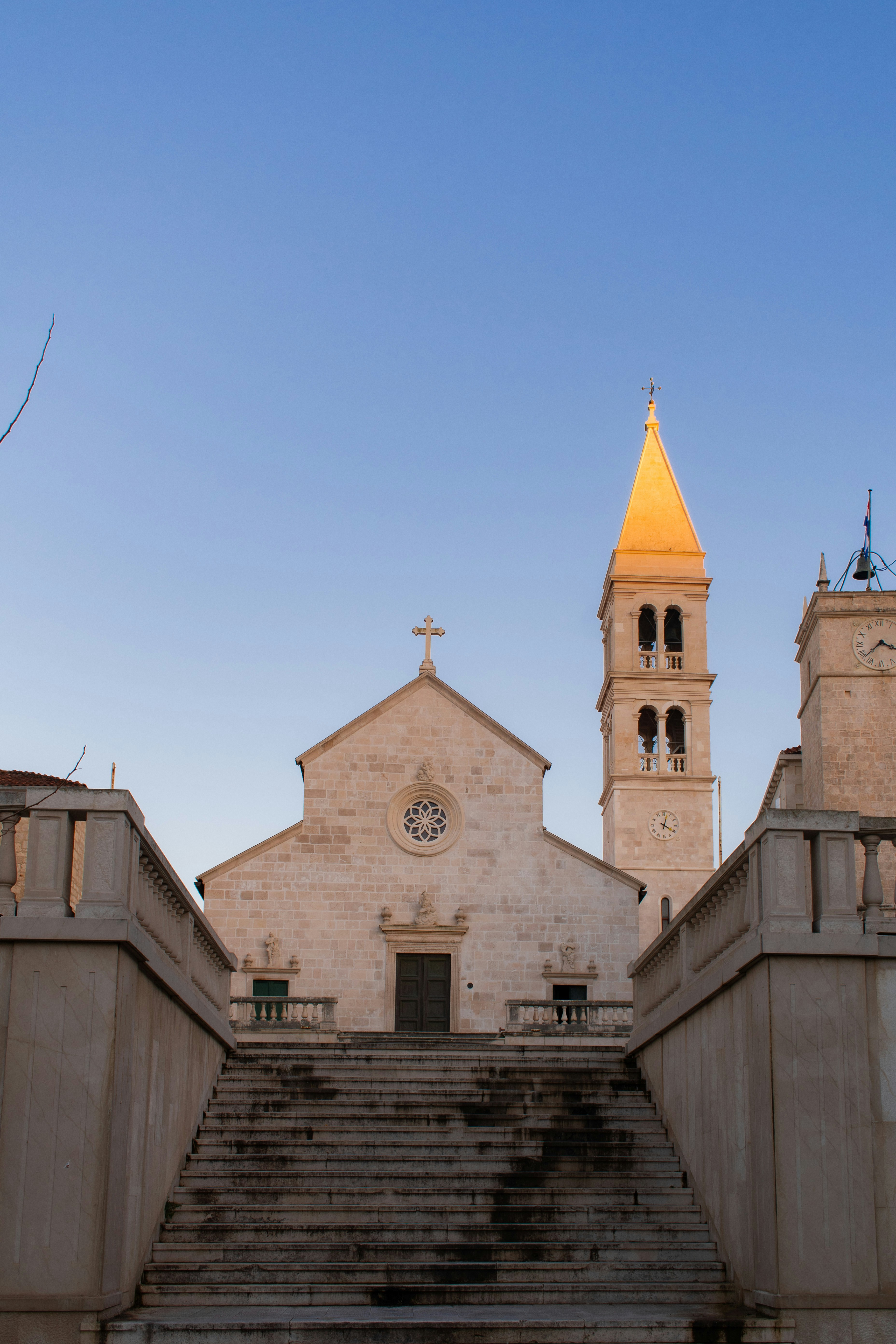 Photo by lukaskonvica