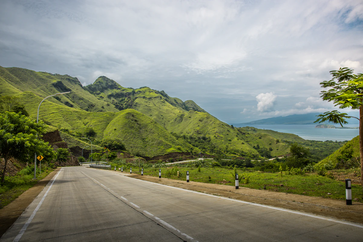Scenic highlights of Ascent to Moni Foothills & Murundao Waterfall in Moni / Kelimutu, Flores