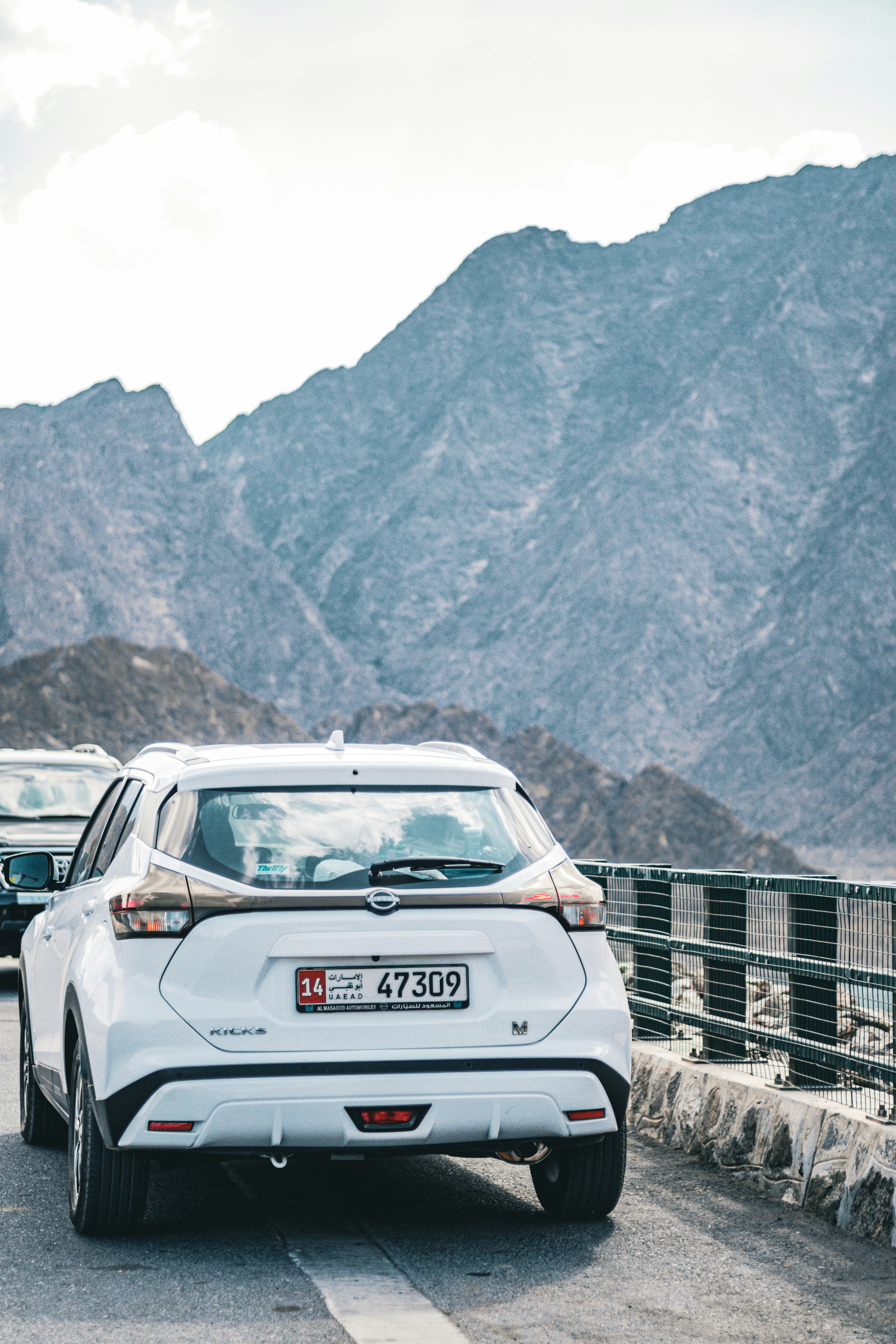 electric suv towing mountains, wallpaper, Rivian Wagon Towing Capacity: Max Limits & Performance Guide 5