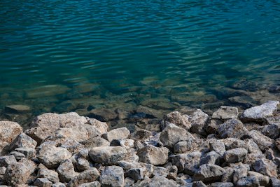 Hatta Leem Lake surrounded by mountains