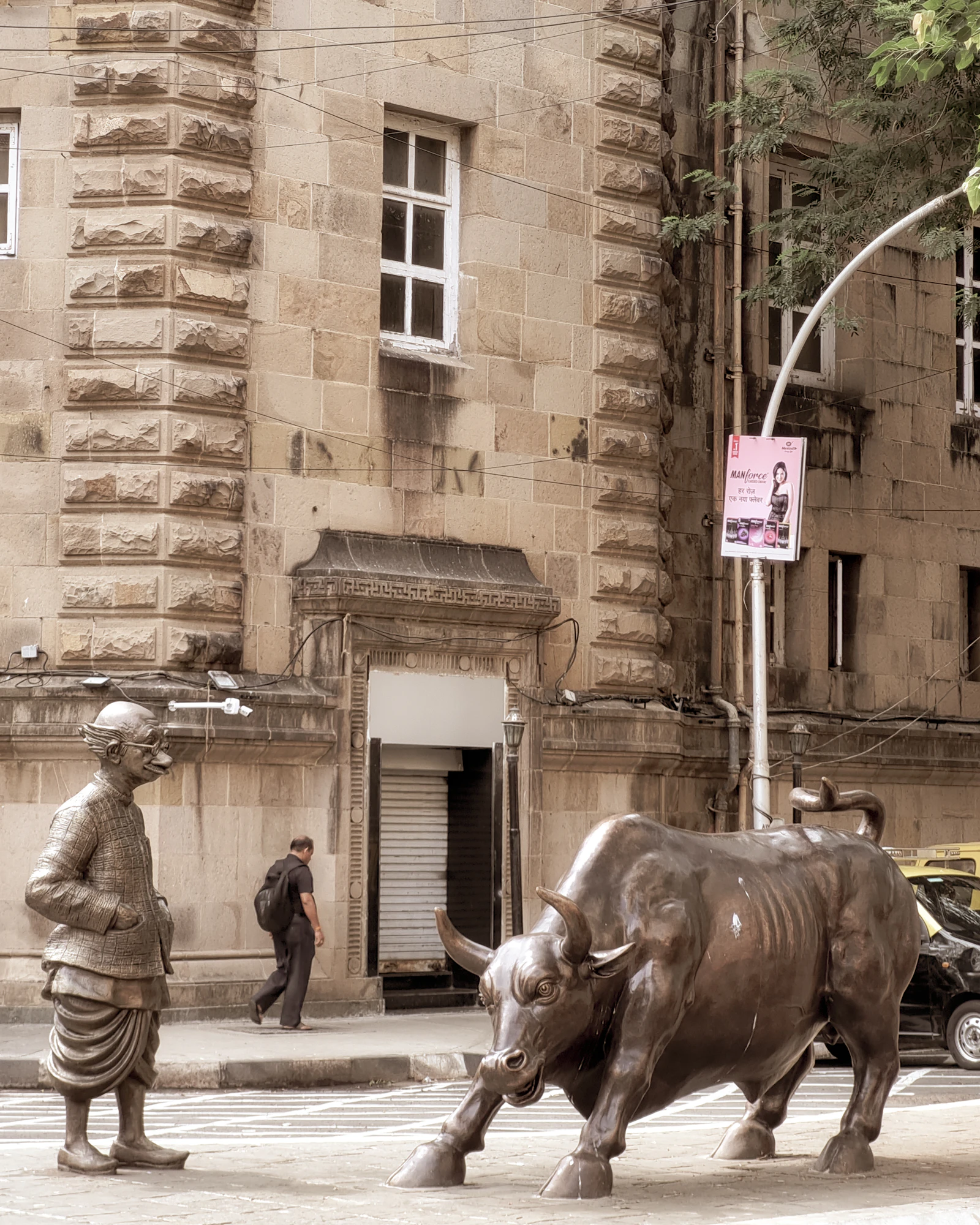 A bronze bull statue outside a stock exchange