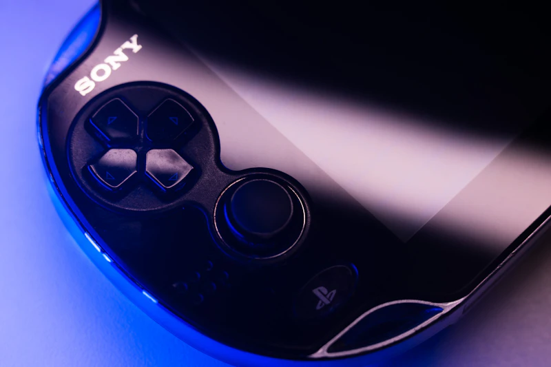 Portable gaming controller