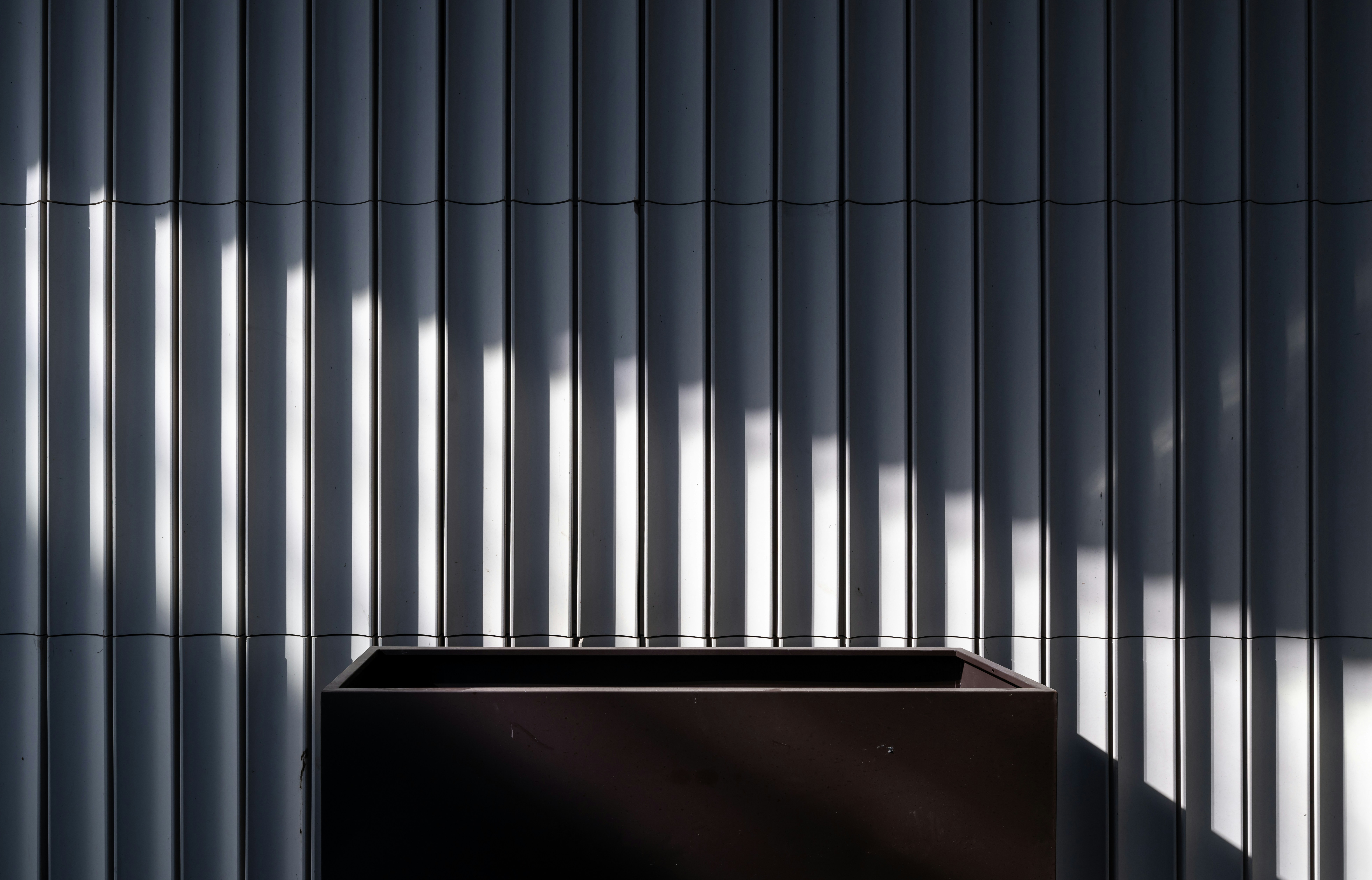 A black box sitting in front of a metal wall photo – Free Building Image on  Unsplash, image size:3000x1923
