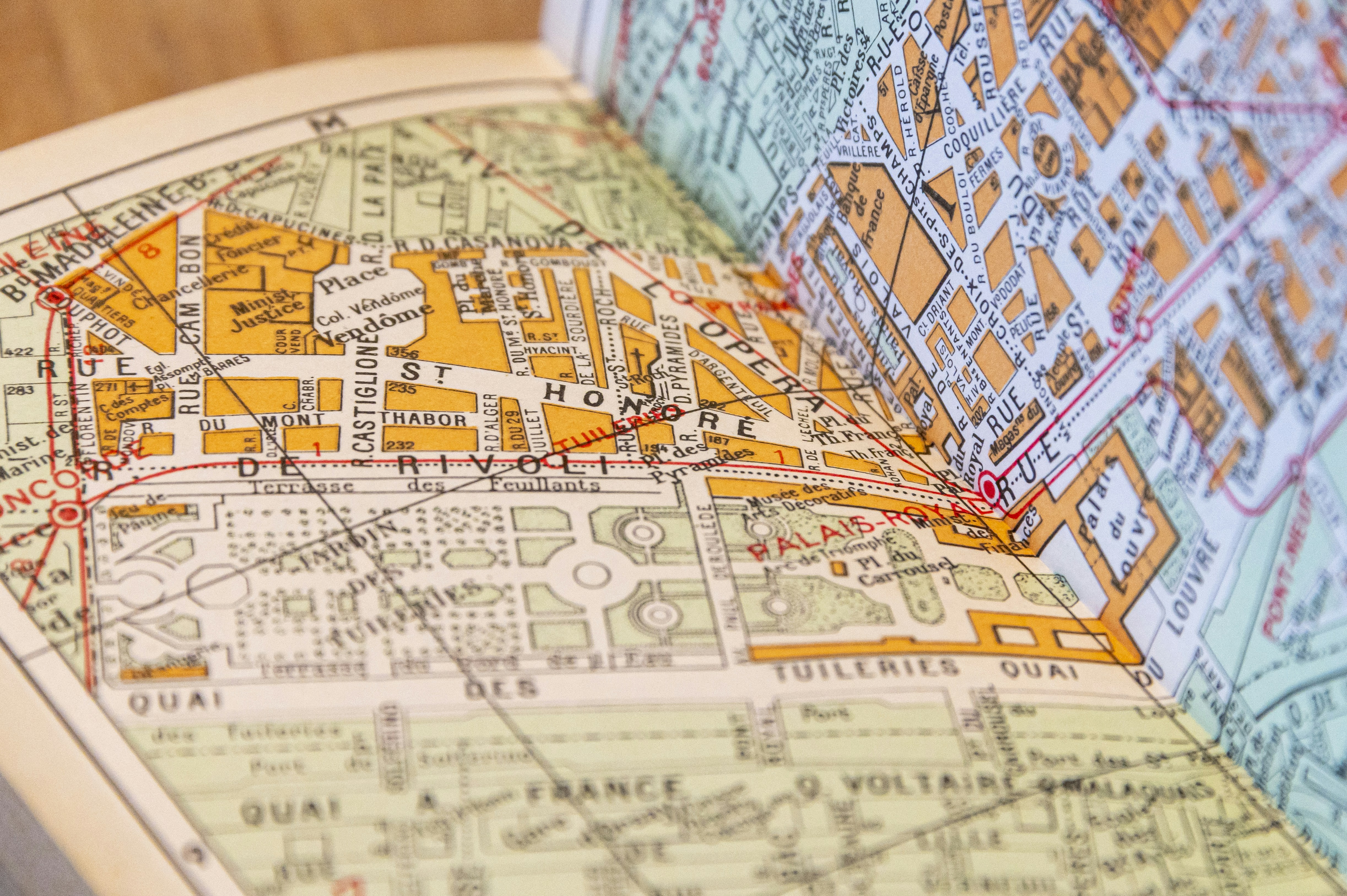 Chicago neighborhood map showing concentration of doorman buildings in Loop, Streeterville, Uptown, Gold Coast, and Fulton River District - Chicago apartments with doorman