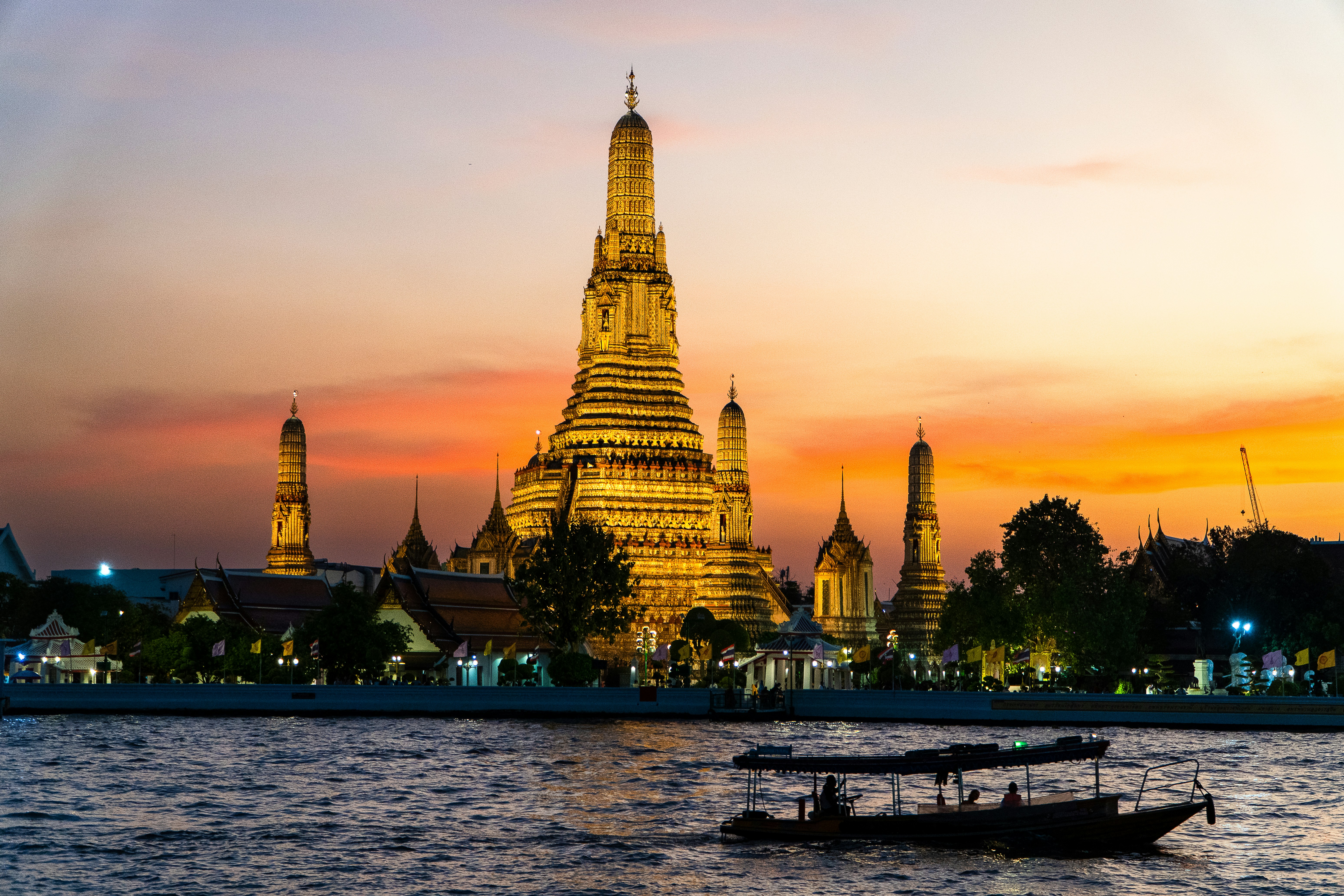 Wat Arun, Bangkok. For inquiries, feel free to reach out to me at hello@elevate-concepts.co