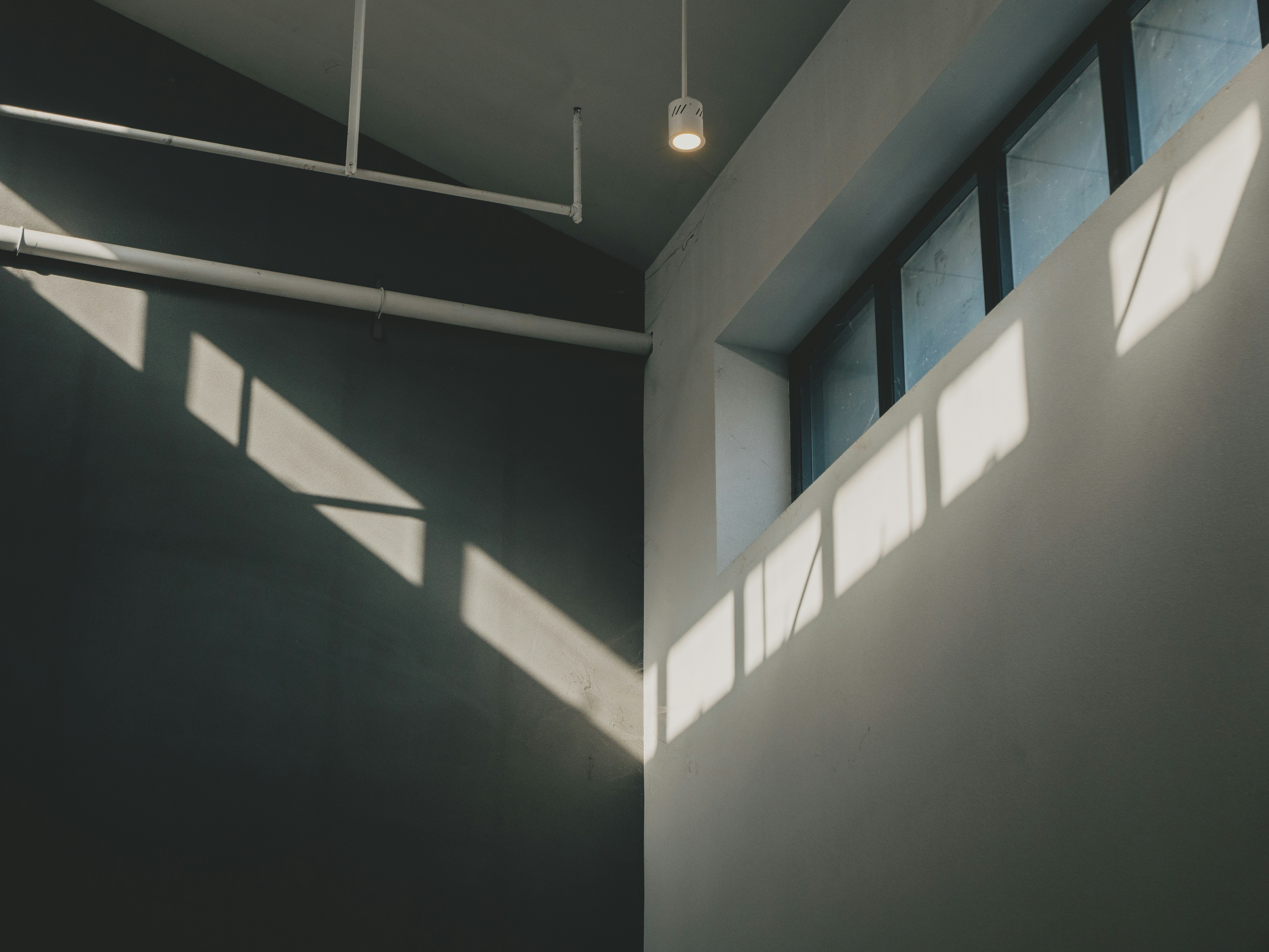 A room that has some windows in it