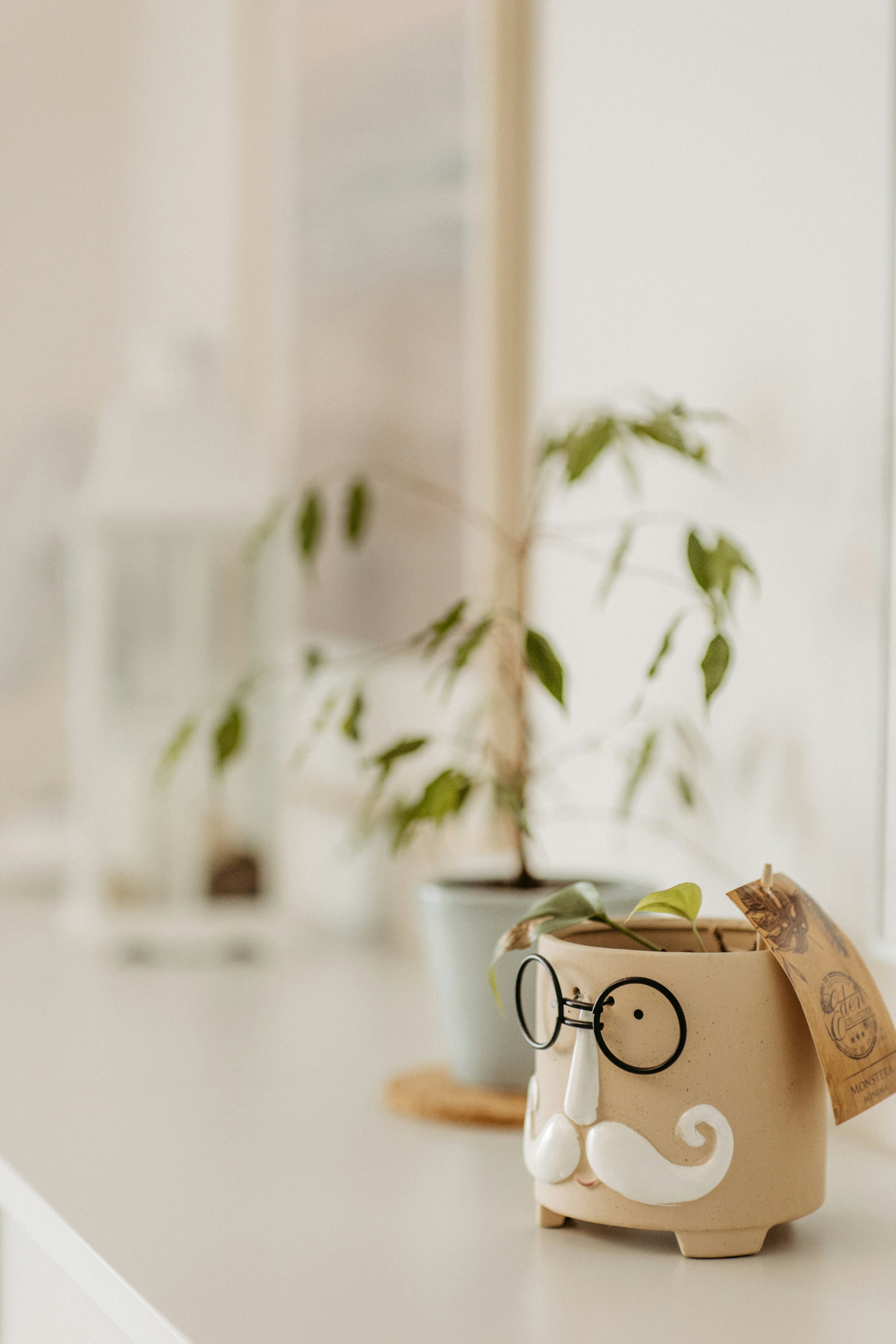 gray computer monitor
