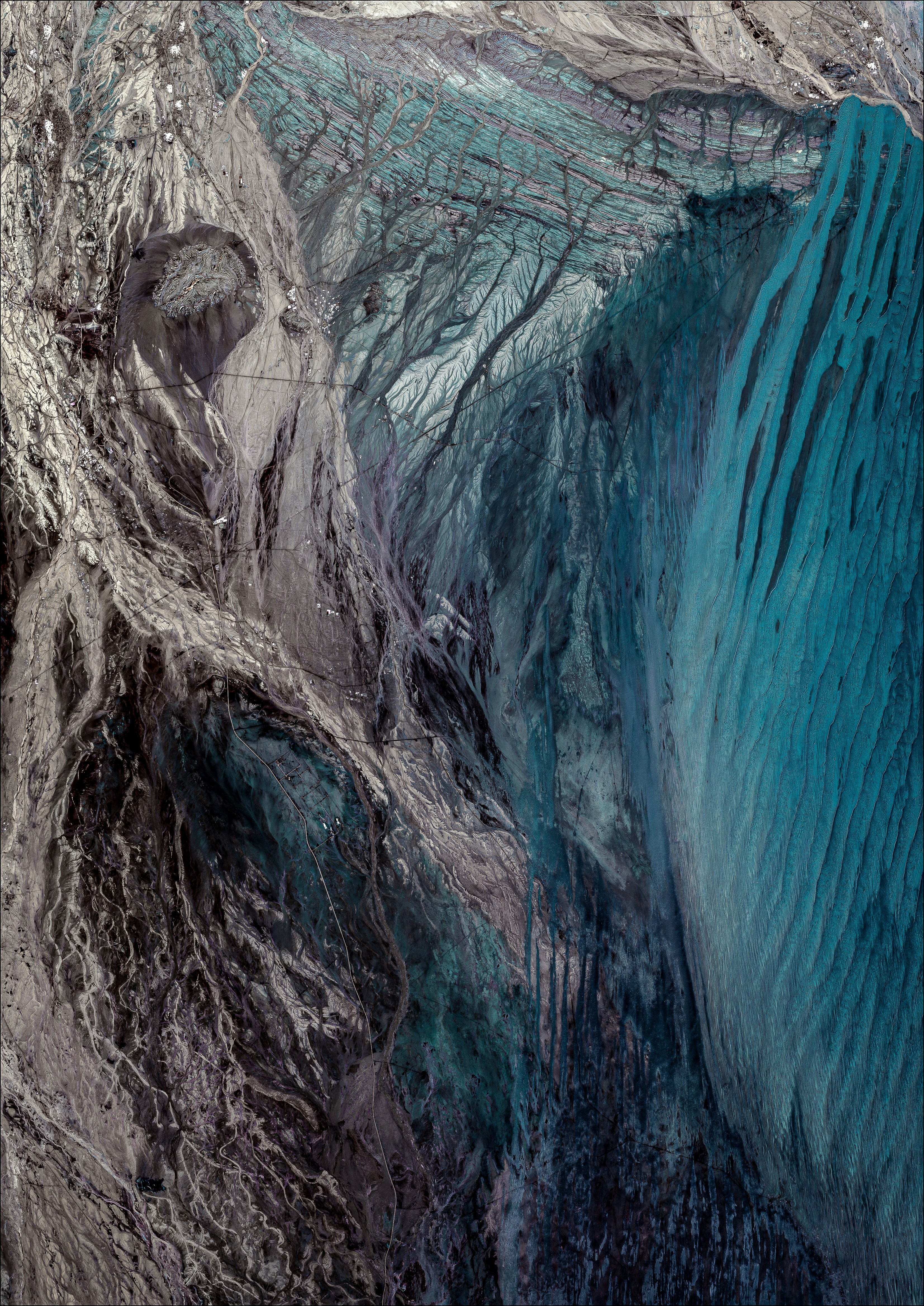 satellite view remote landscape, ilustrasi artikel Stay Found: Choosing the Best GPS Tracker for Remote Adventures 3