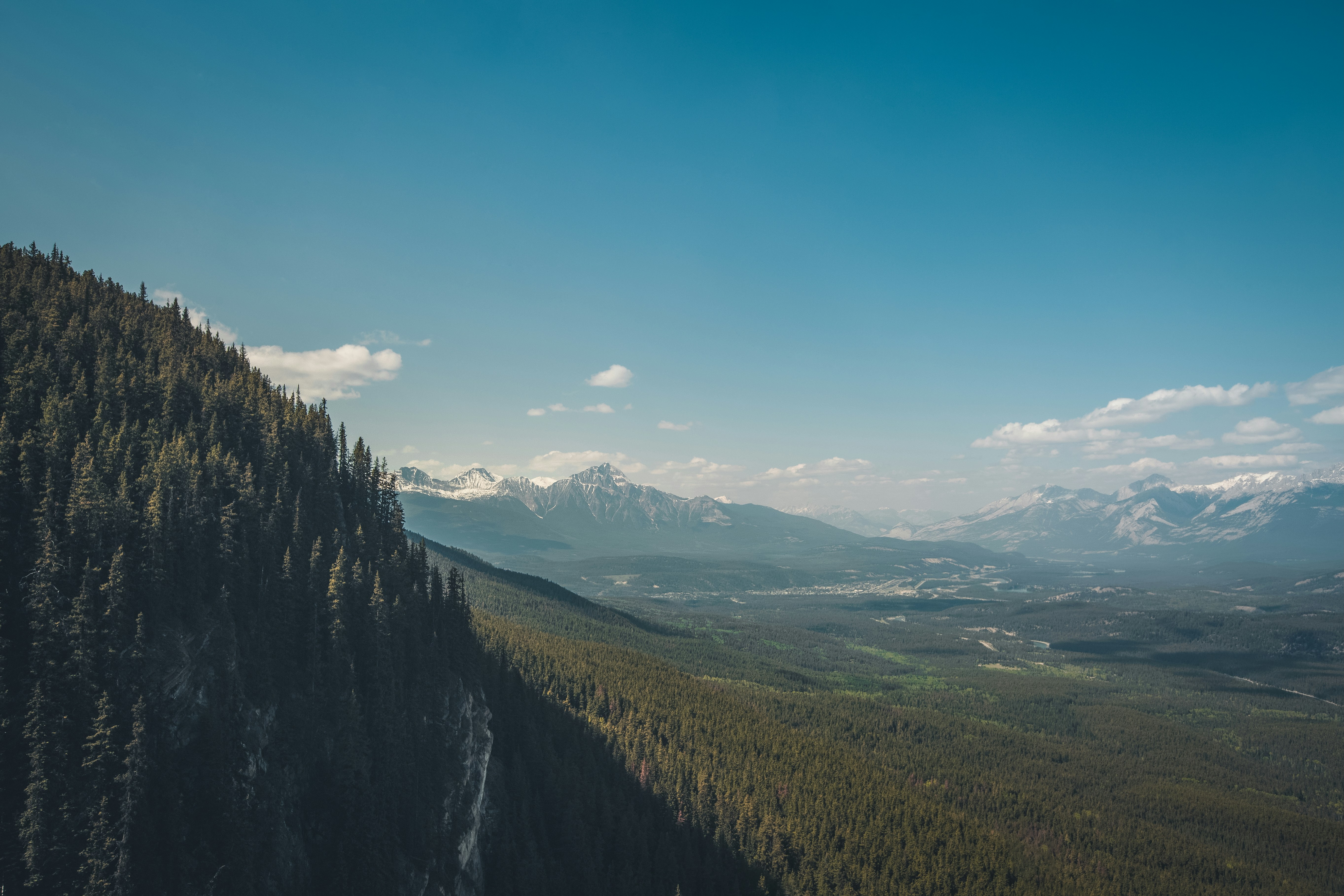 Ein Blick auf die Berge von einem hohen Standpunkt