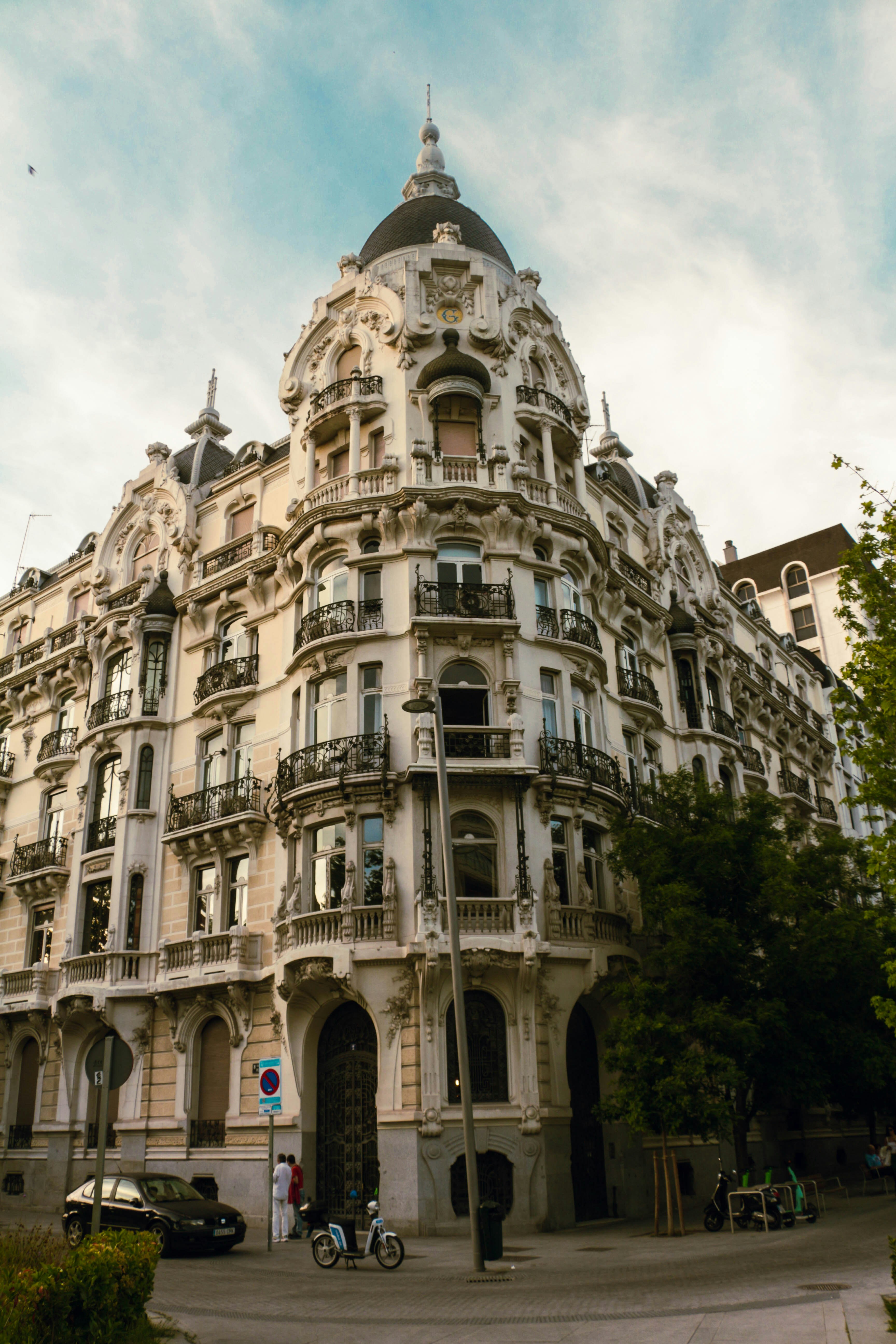 A large building with many windows and balconies