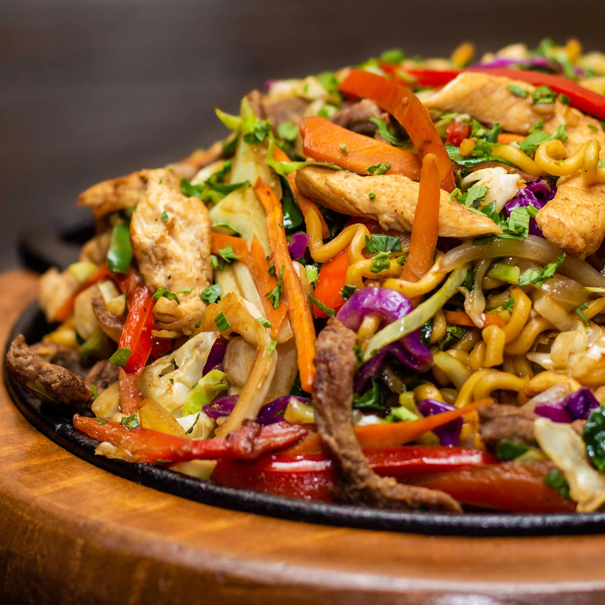 Stir-fried noodles with vegetables and meat