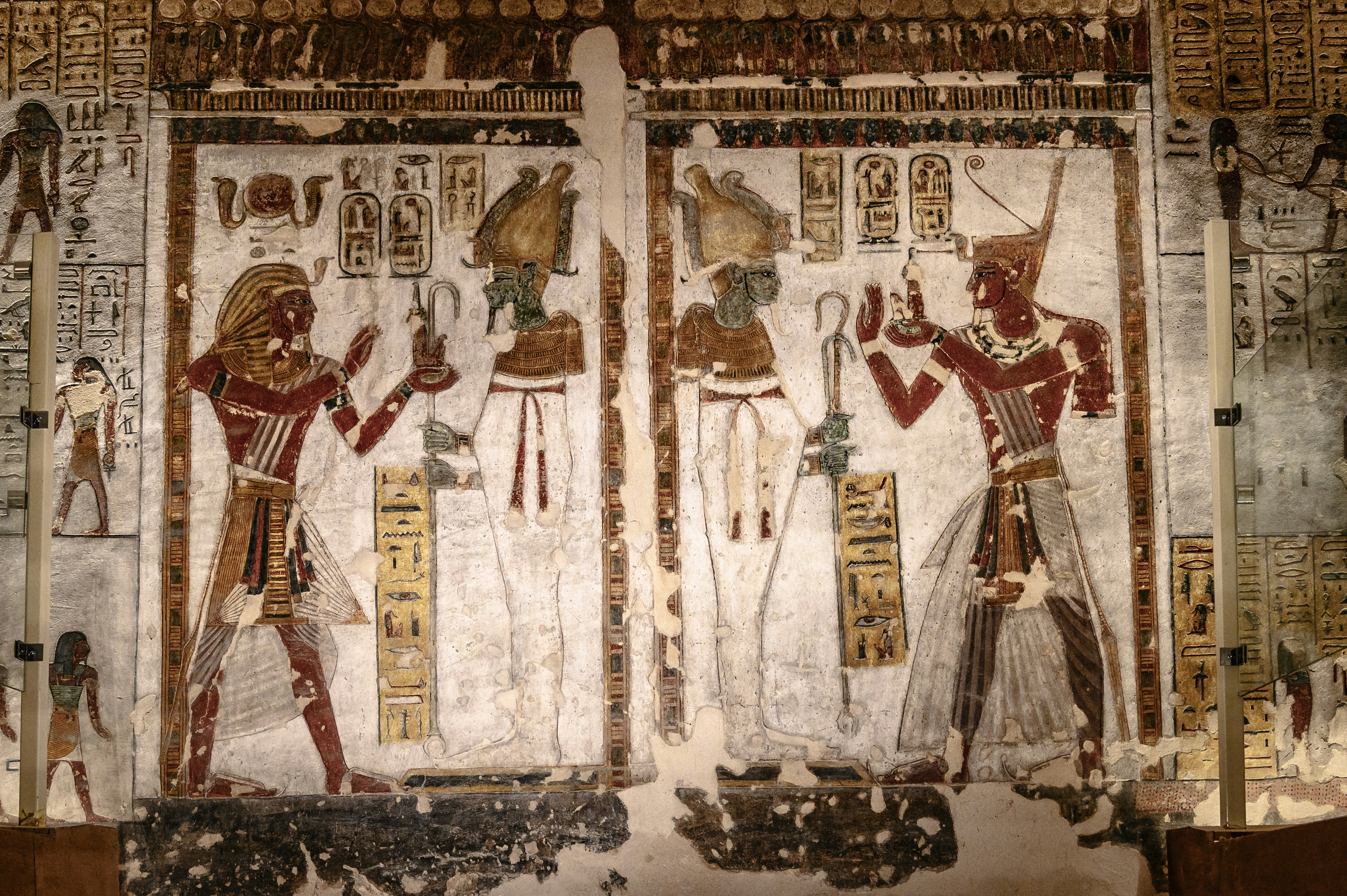 Peintures funéraires dans une tombe royale