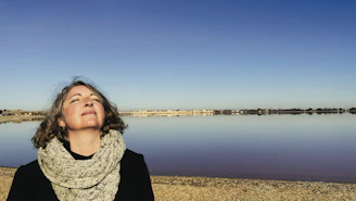 Madre tomando un momento para ella — autocuidado para padres y bienestar emocional