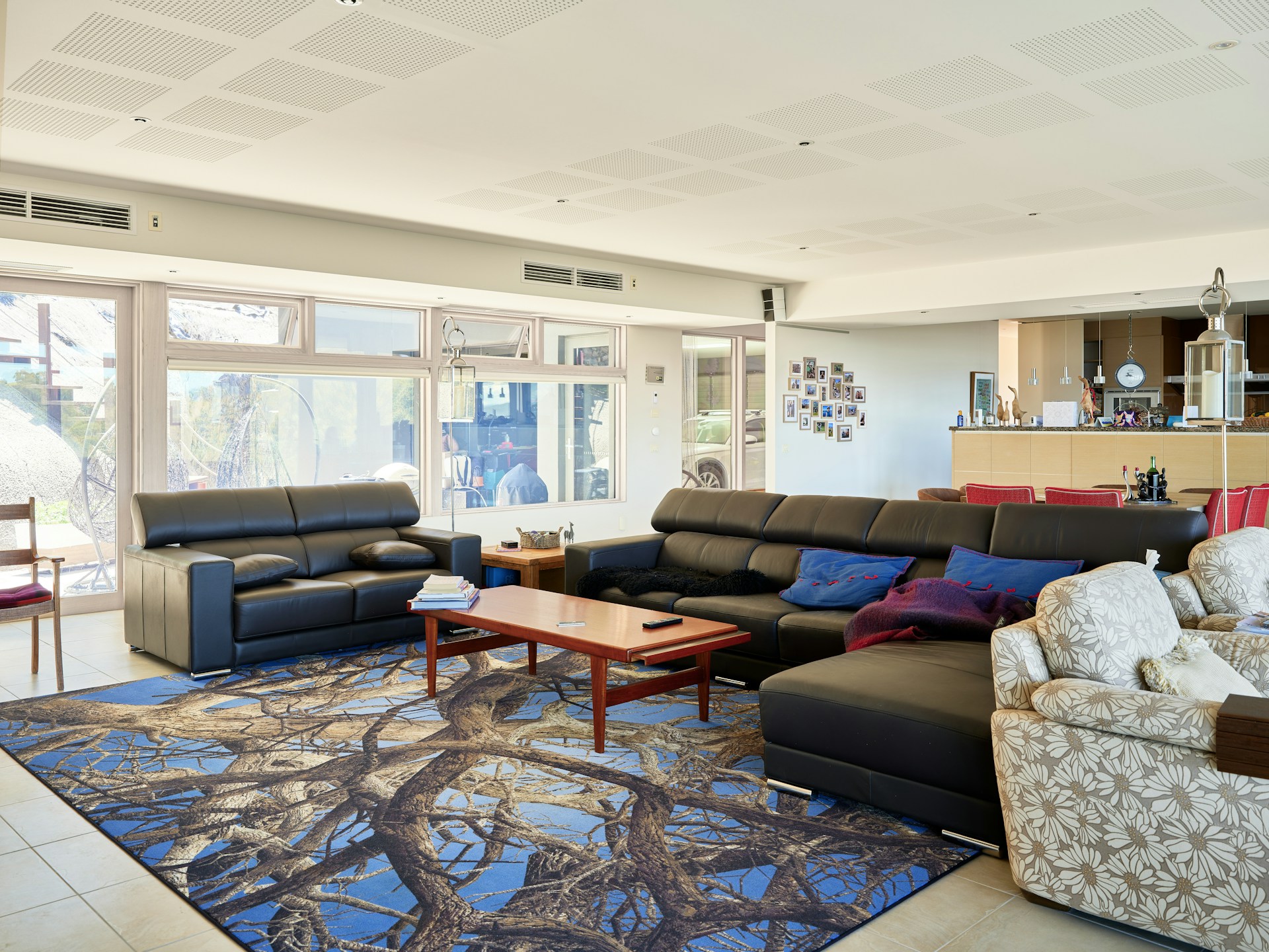 A living room filled with lots of furniture