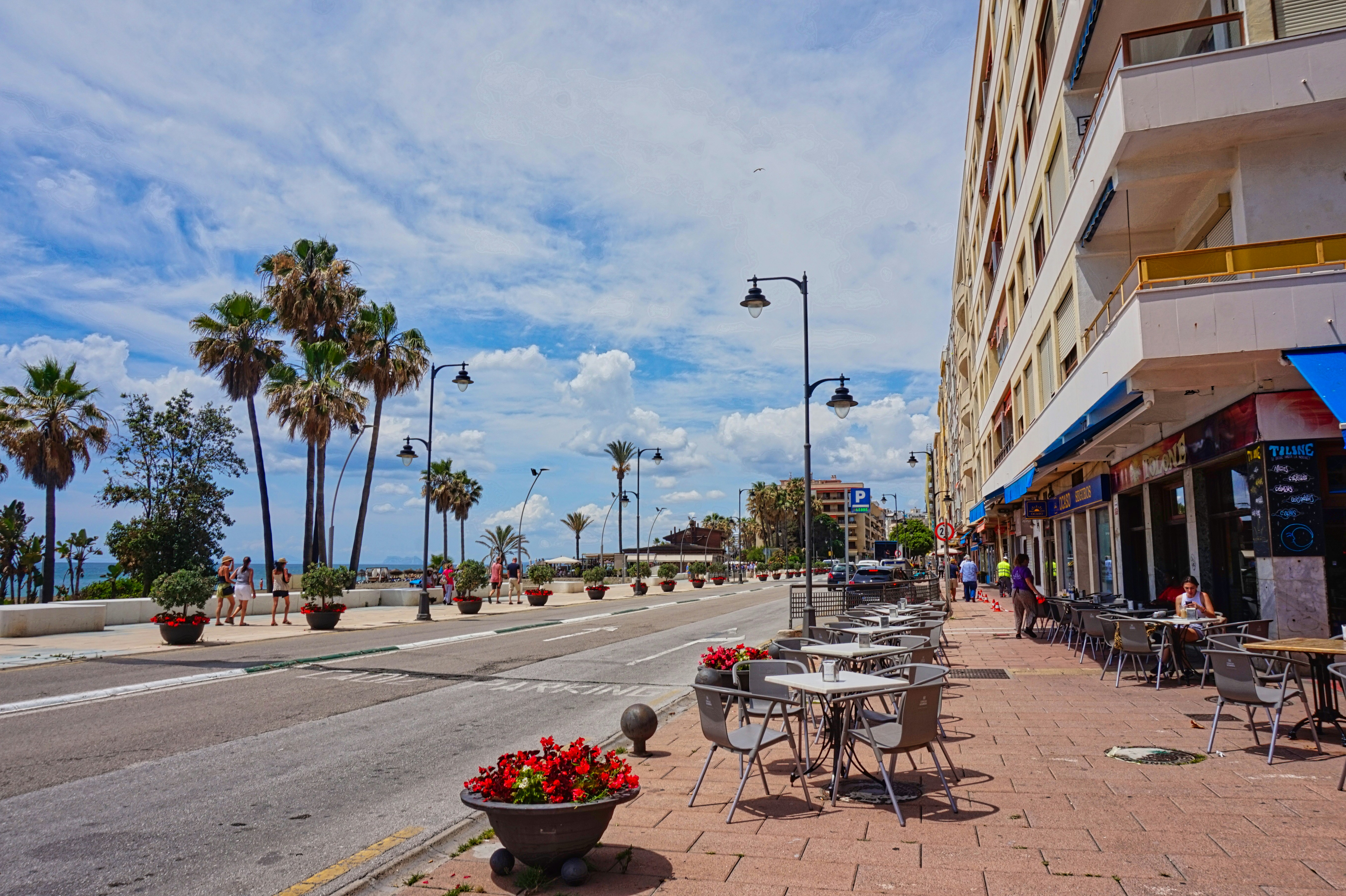 Photo by chris_worldonabudget