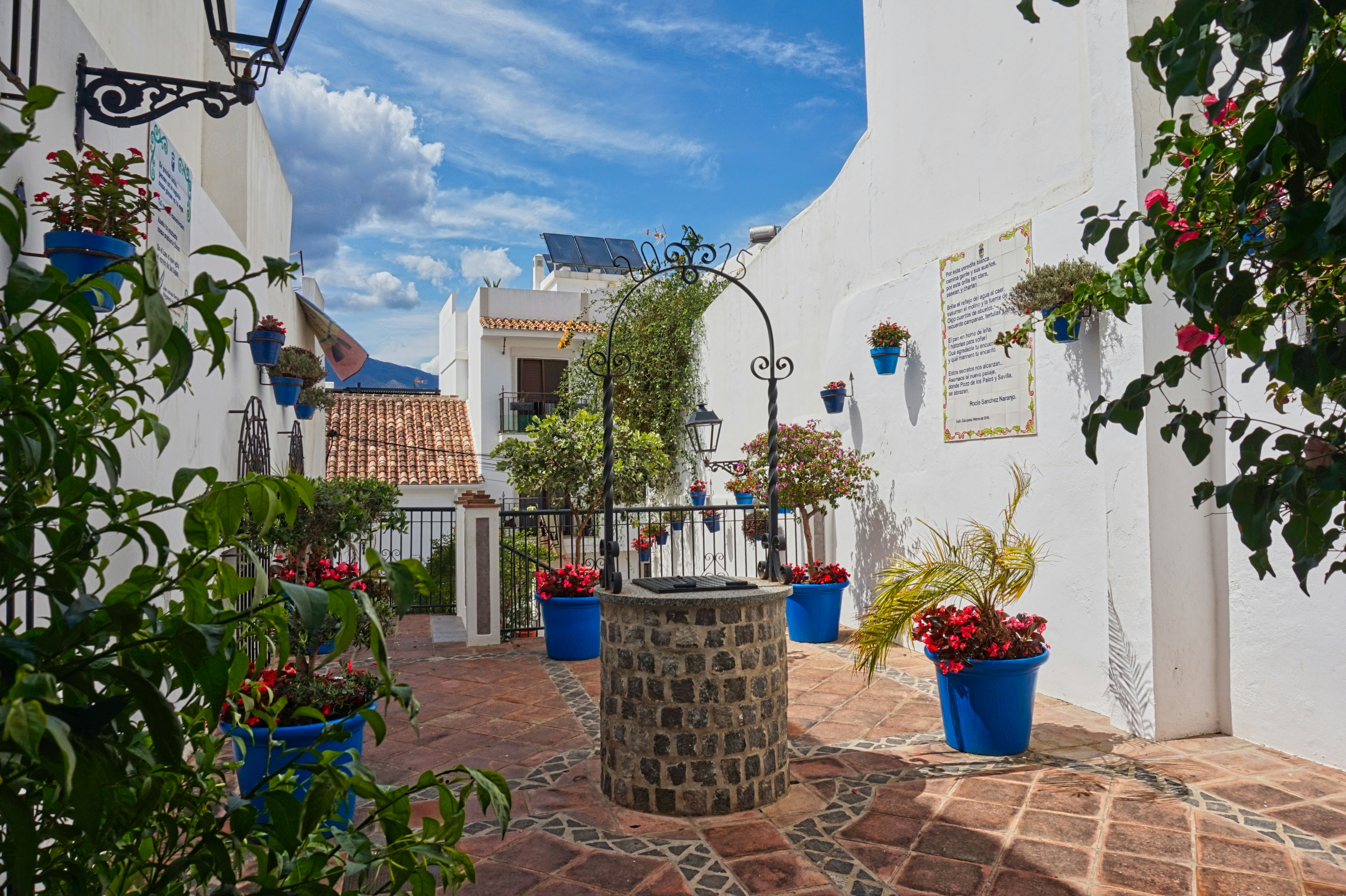 Photo by chris_worldonabudget