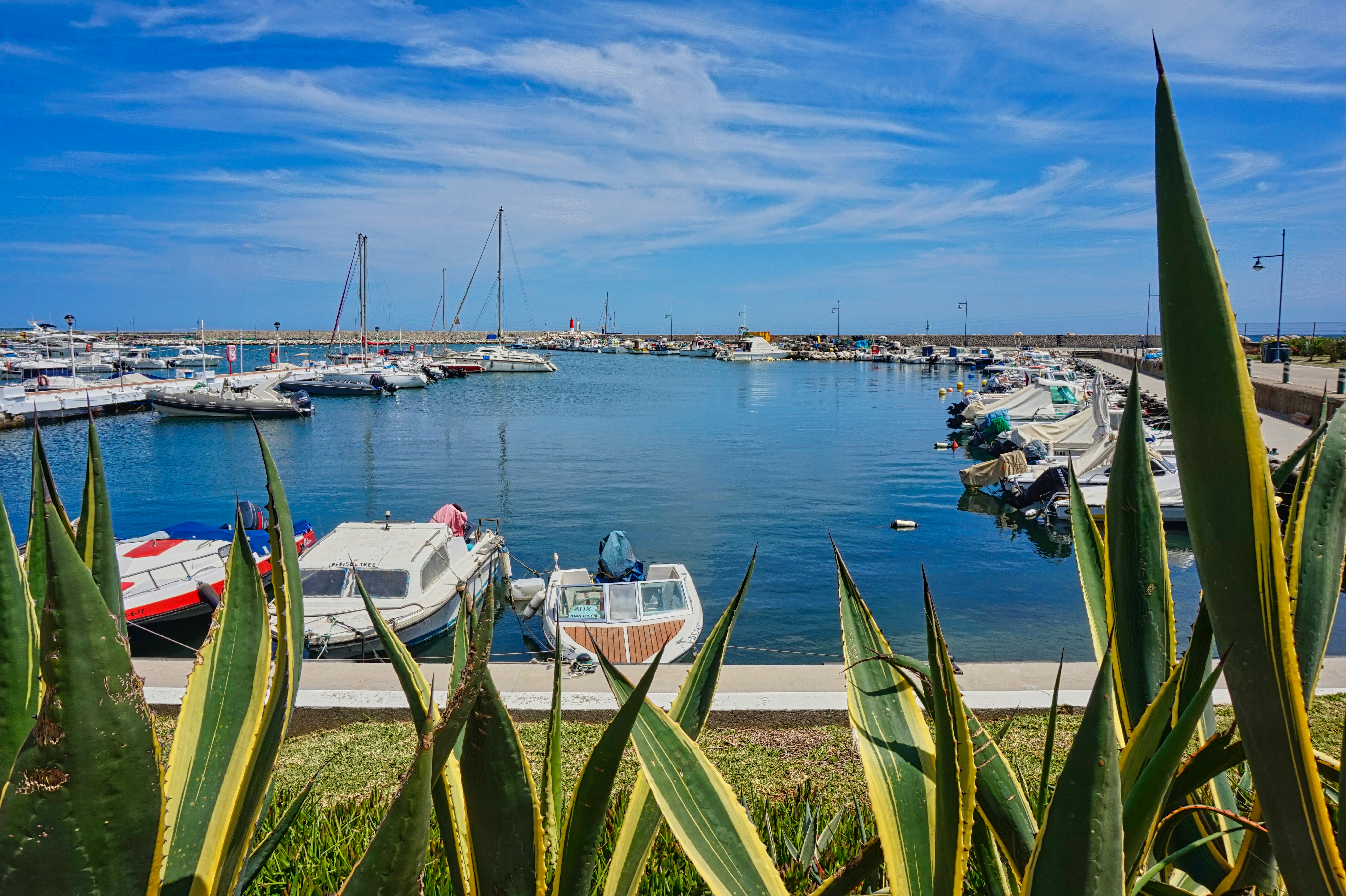 Photo by chris_worldonabudget