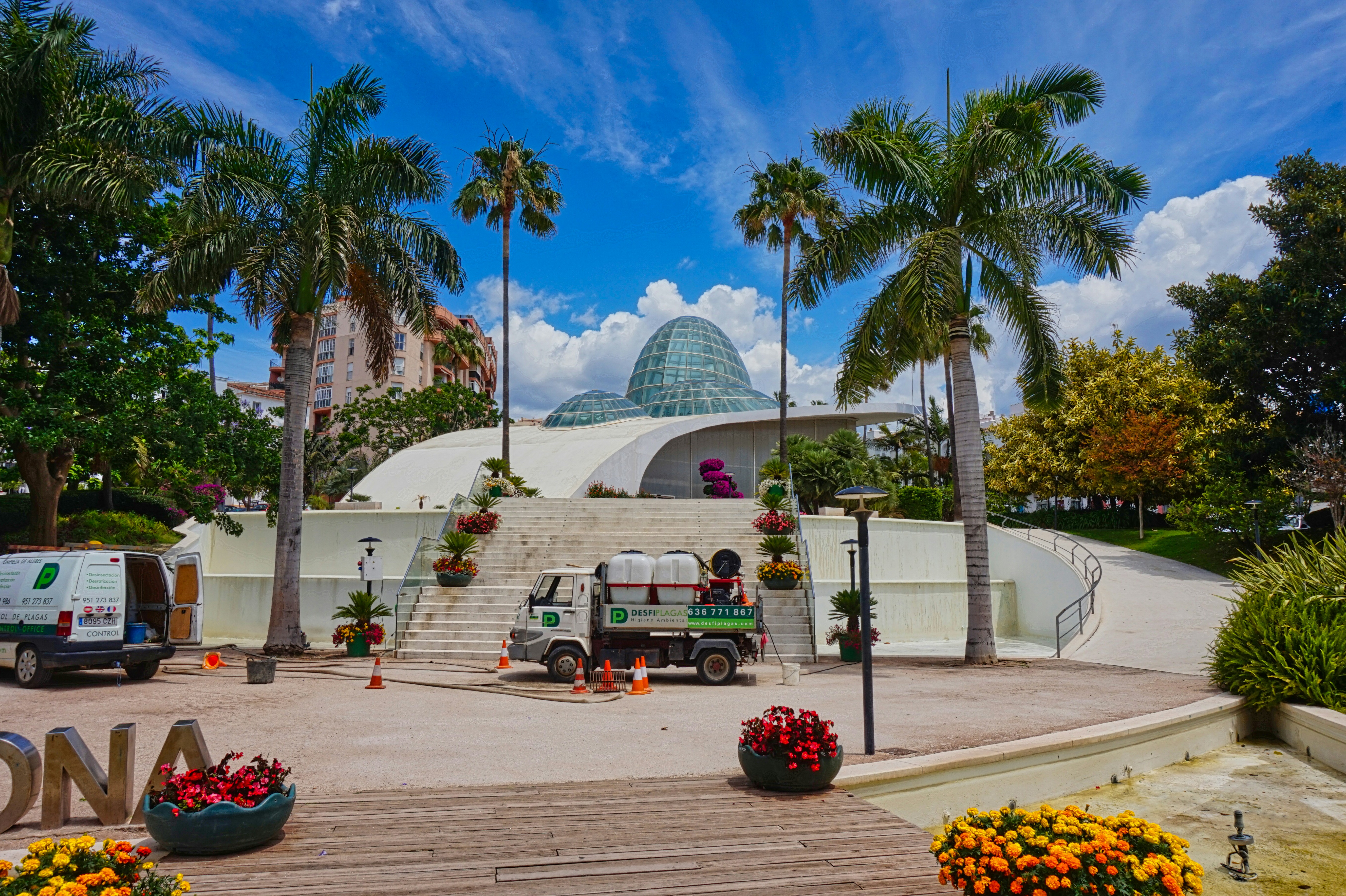 Photo by chris_worldonabudget